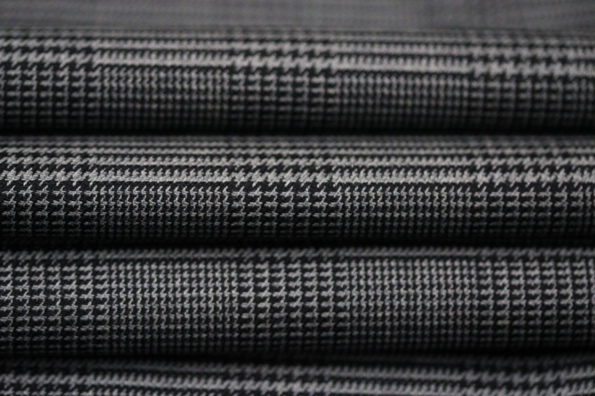 Tissu crêpe de laine stretch  - prince de galles - gris et noir - photo 2/5 | So Tissus