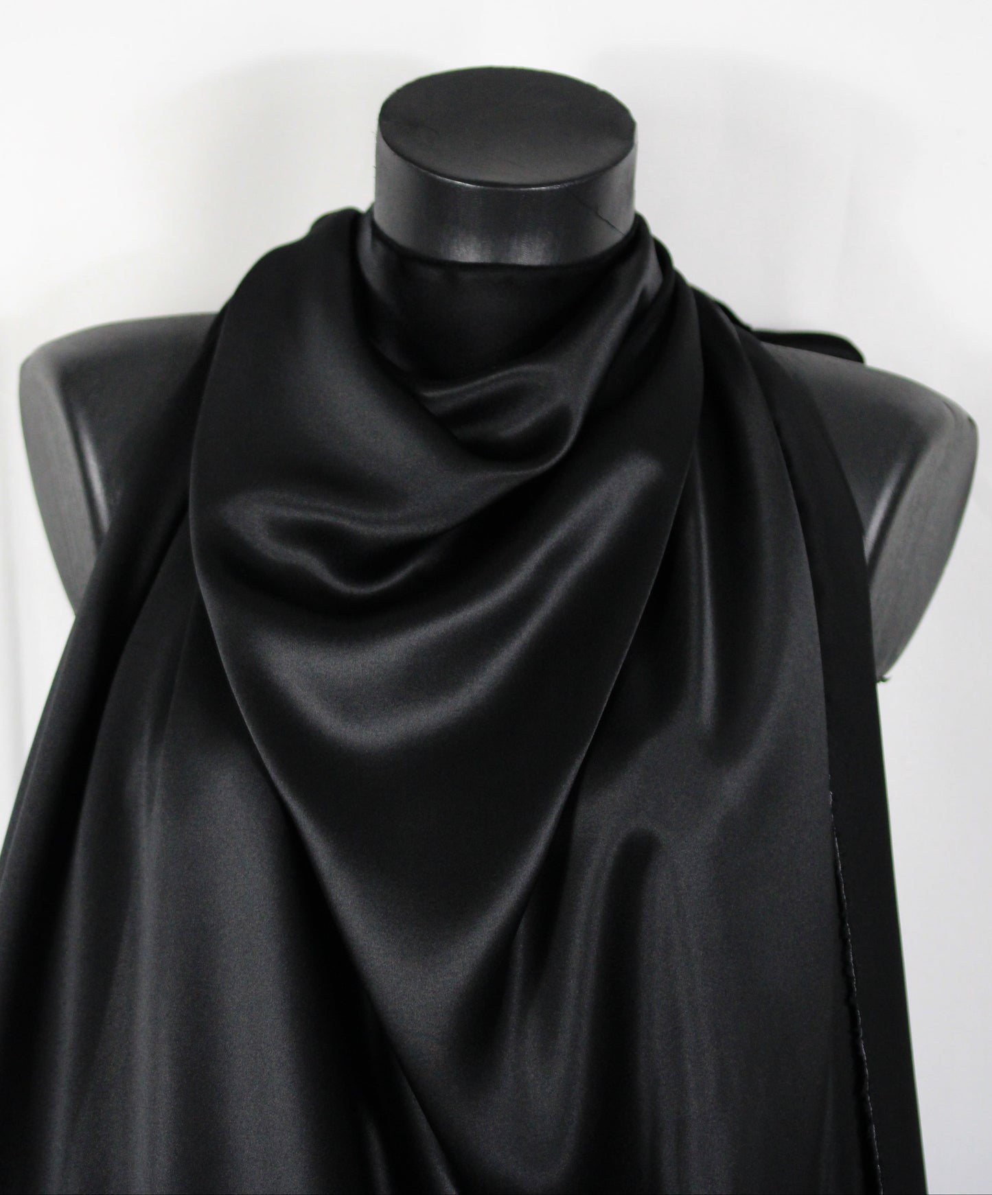Tissu satin de soie  - noir - photo 3/3 | So Tissus