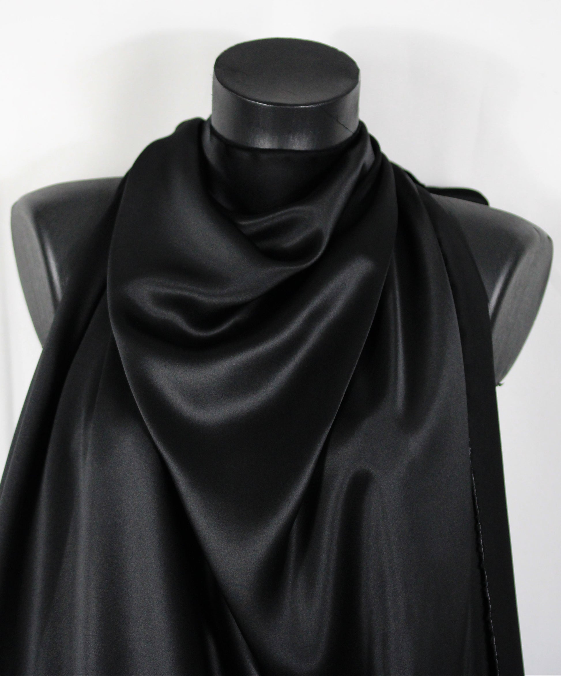 Tissu satin de soie  - noir - photo 3/3 | So Tissus
