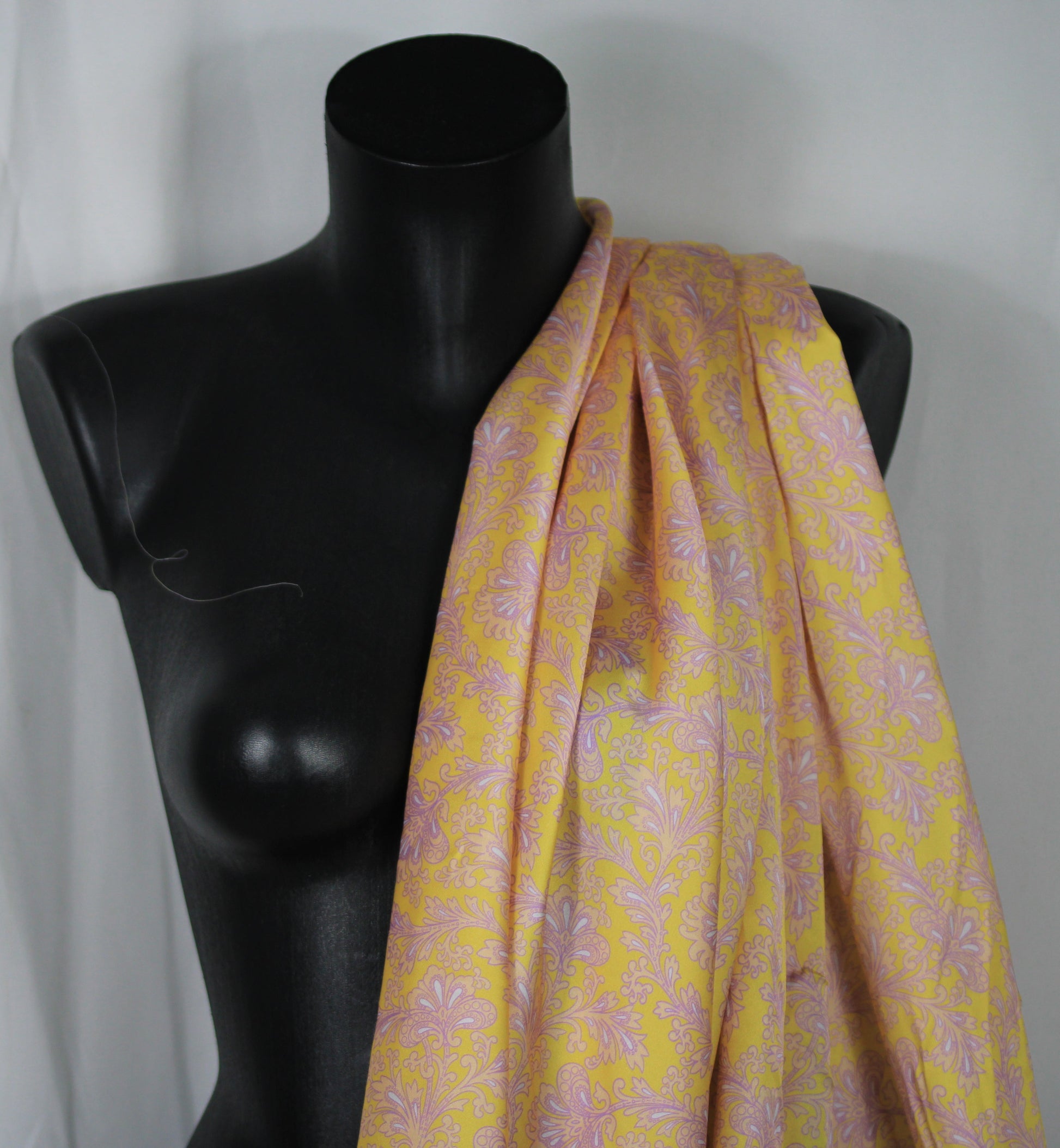 Tissu twill - imprimé fleuri - ton jaune et parme - photo 3/4 | So Tissus