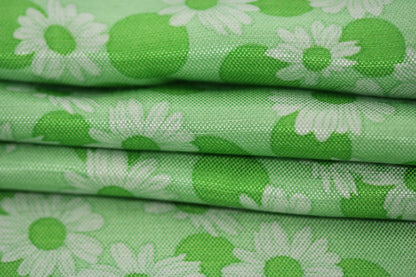 Tissu soie - imprimé marguerite - ton vert pomme - photo 2/4 | So Tissus