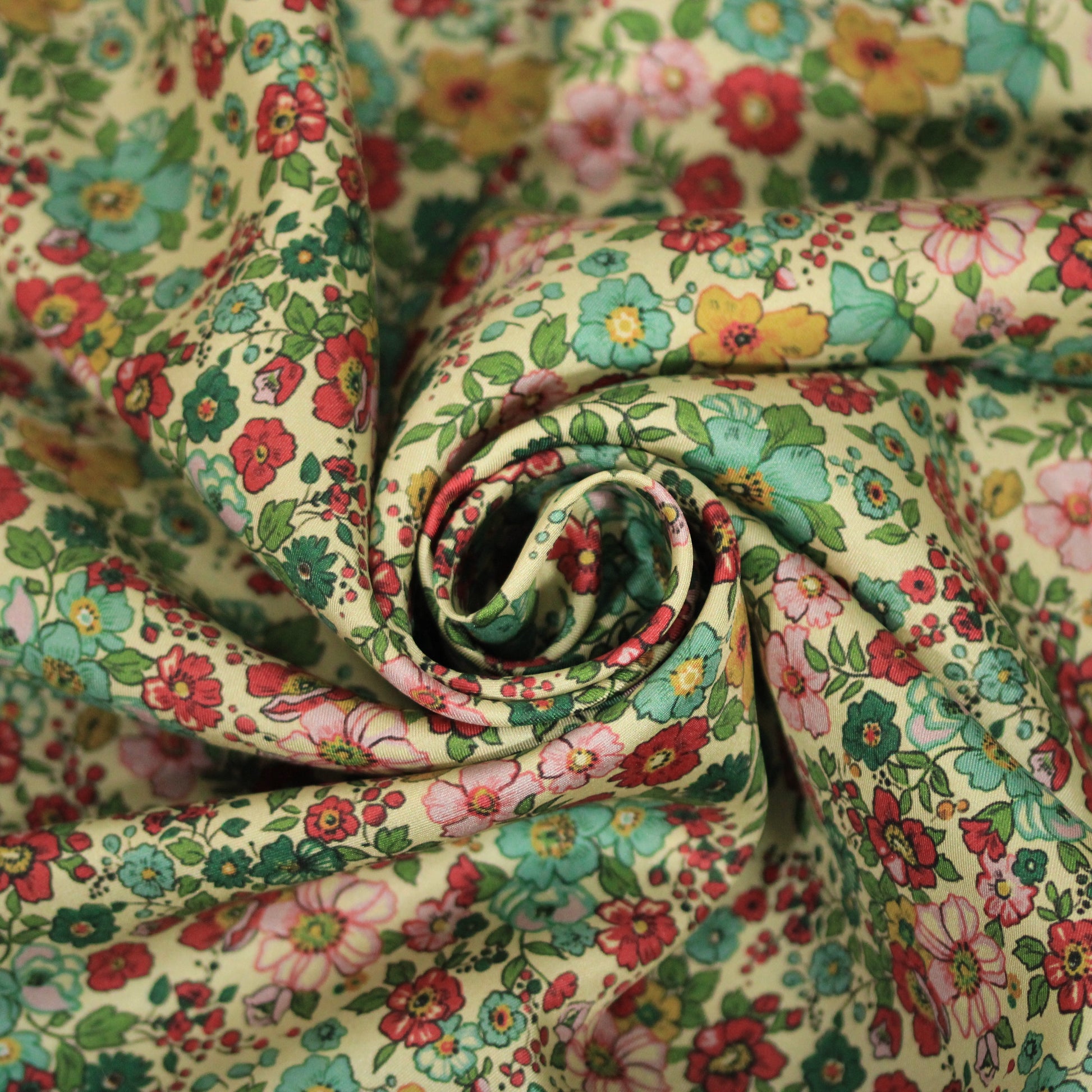 Tissu twill de soie - imprimé fleuri - multicolore - ton bleu, vert et rose - photo 1/4 | So Tissus