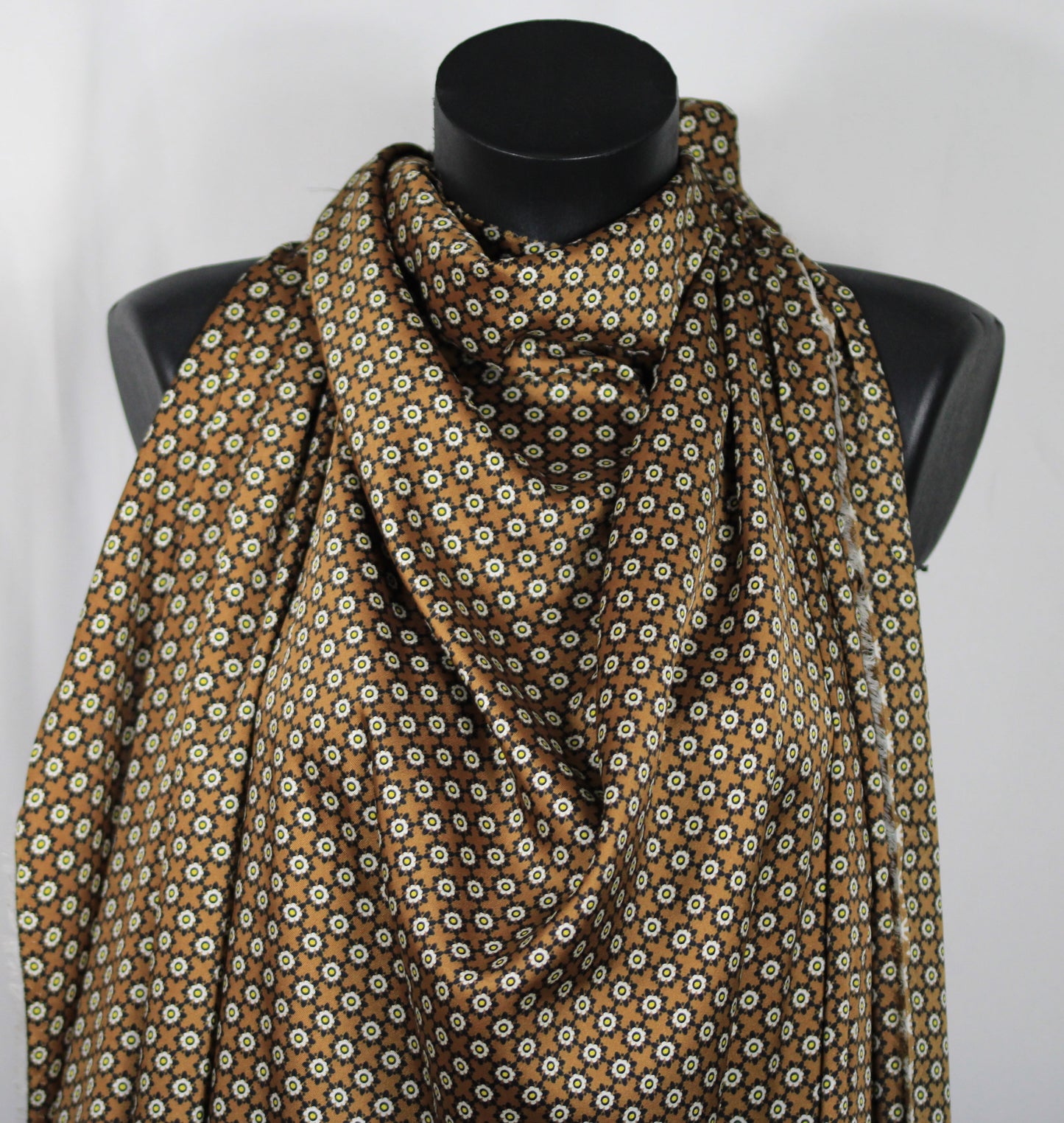 Tissu twill - imprimé fleur géometrique - ton marron, noir, écru et jaune - photo 4/4 | So Tissus