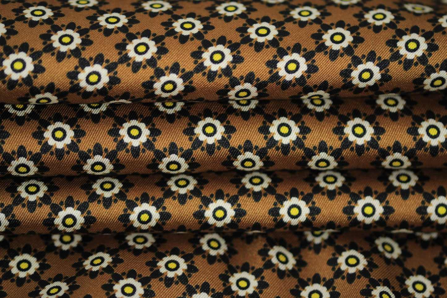 Tissu twill - imprimé fleur géometrique - ton marron, noir, écru et jaune - photo 2/4 | So Tissus