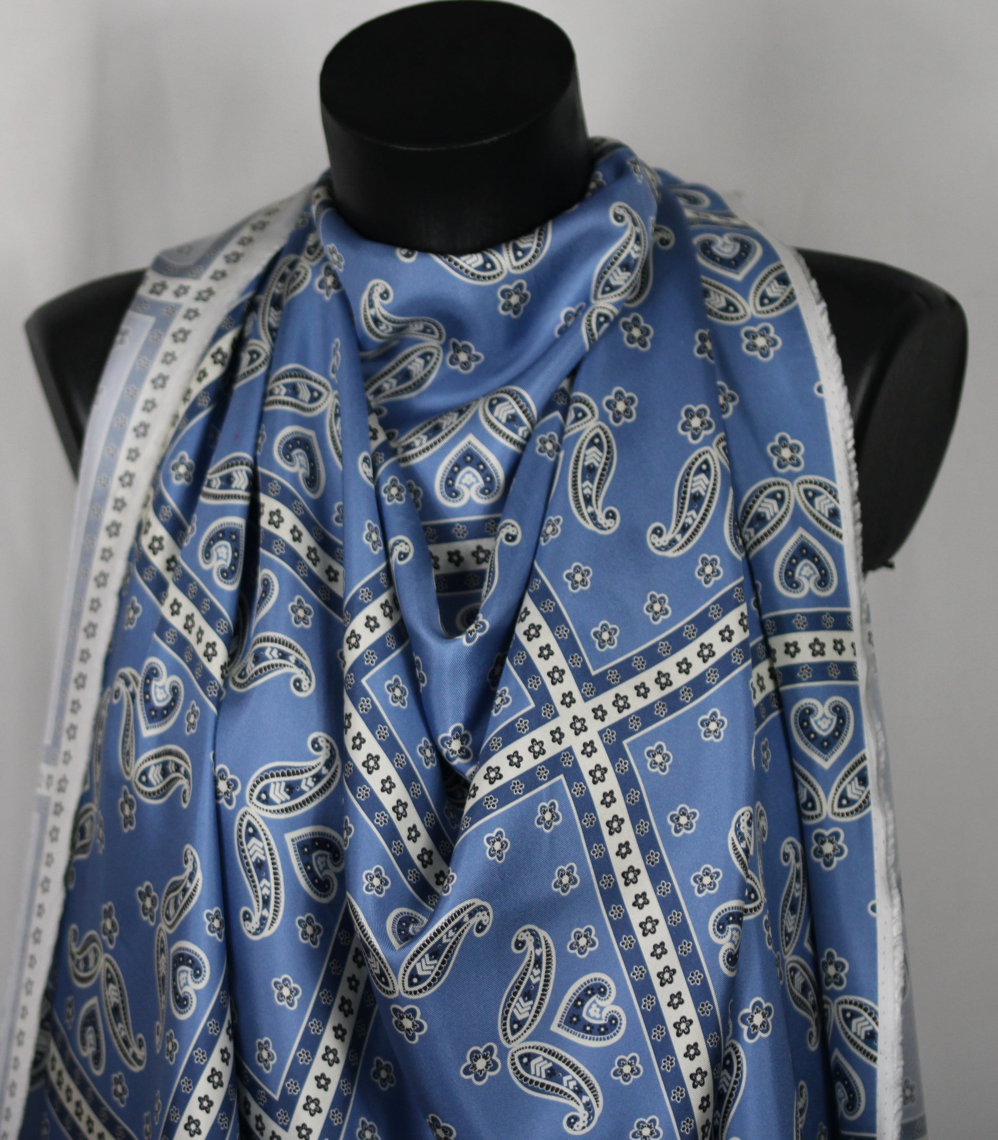 Tissu twill de soie - imprimé cachemire - carré - ton bleu et blanc - photo 4/5 | So Tissus
