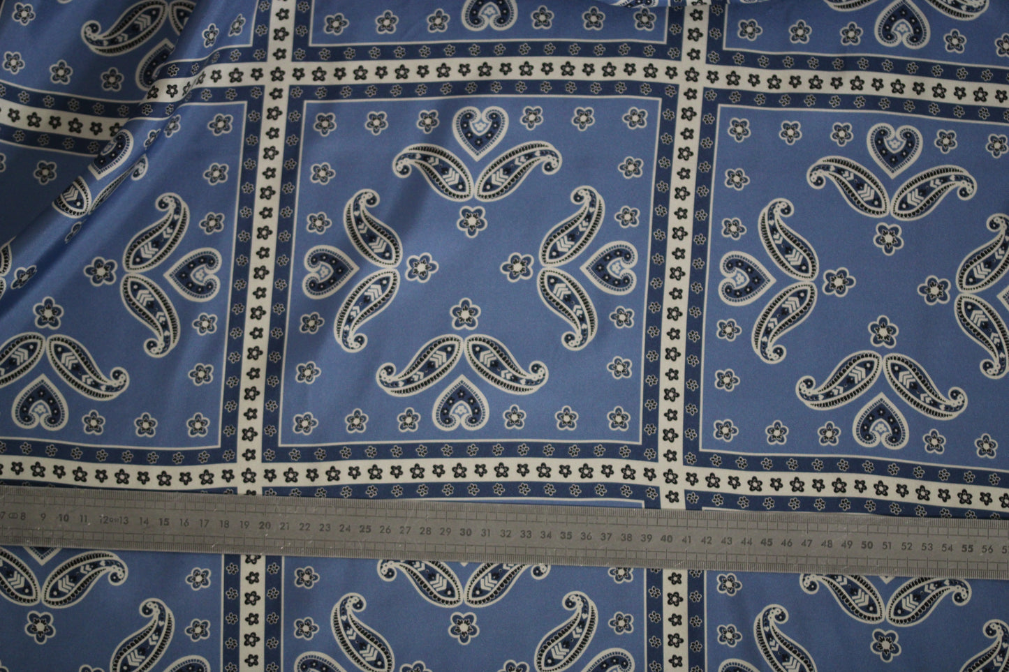 Tissu twill de soie - imprimé cachemire - carré - ton bleu et blanc - photo 5/5 | So Tissus