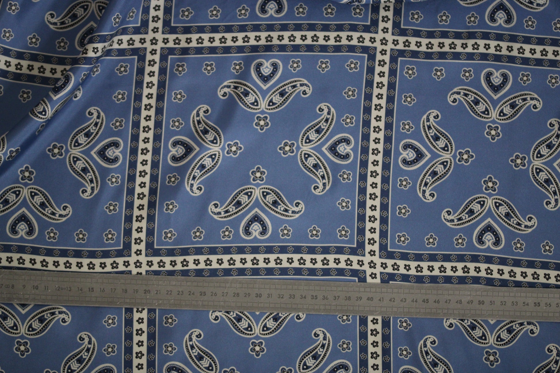 Tissu twill de soie - imprimé cachemire - carré - ton bleu et blanc - photo 5/5 | So Tissus