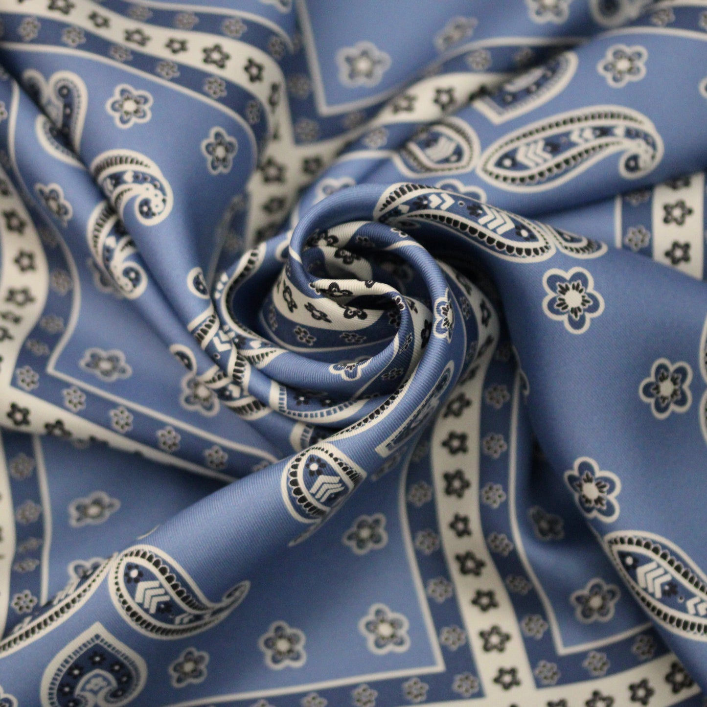 Tissu twill de soie - imprimé cachemire - carré - ton bleu et blanc - photo 1/5 | So Tissus