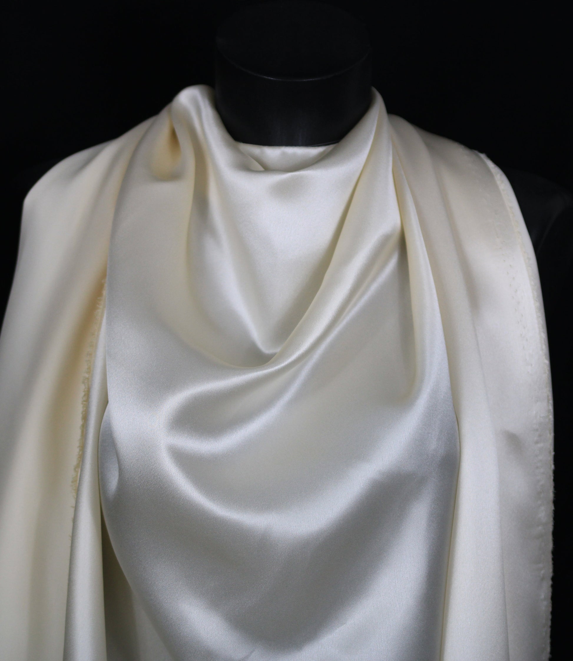 Tissu satin de soie  - écru - photo 3/4 | So Tissus
