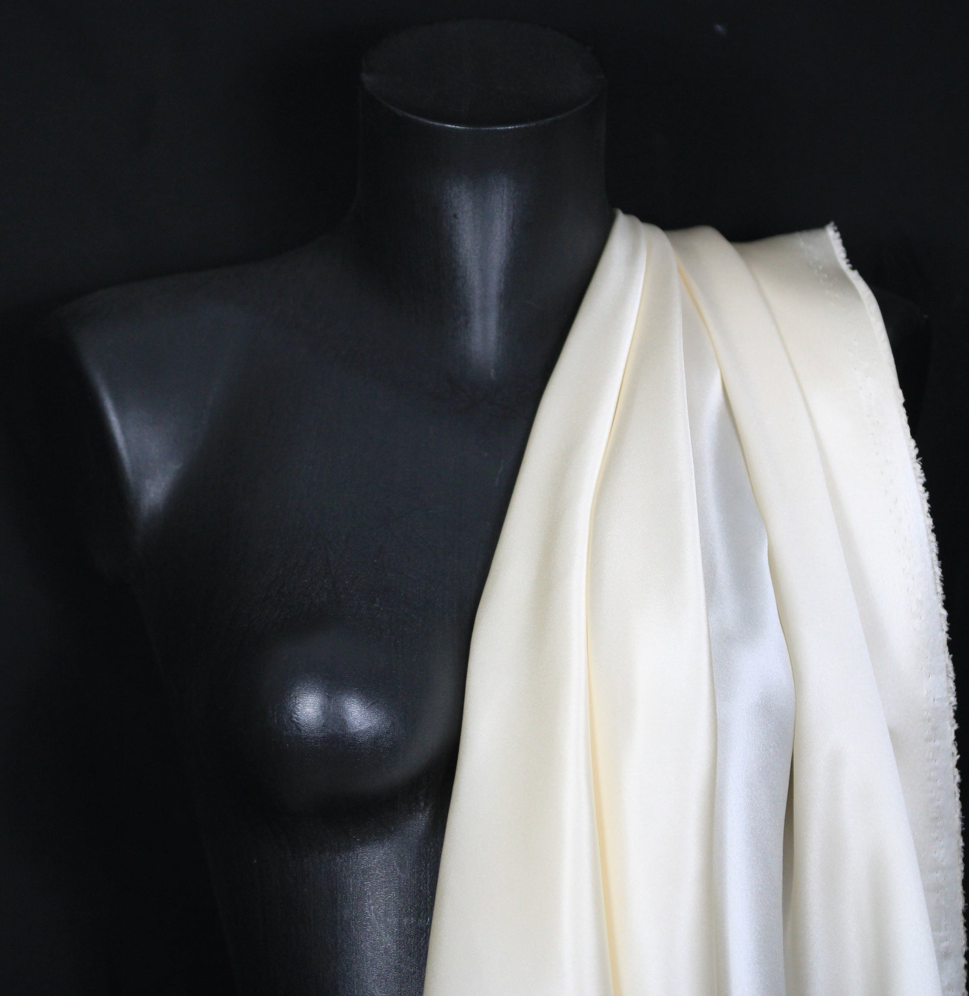 Tissu satin de soie  - écru - photo 4/4 | So Tissus