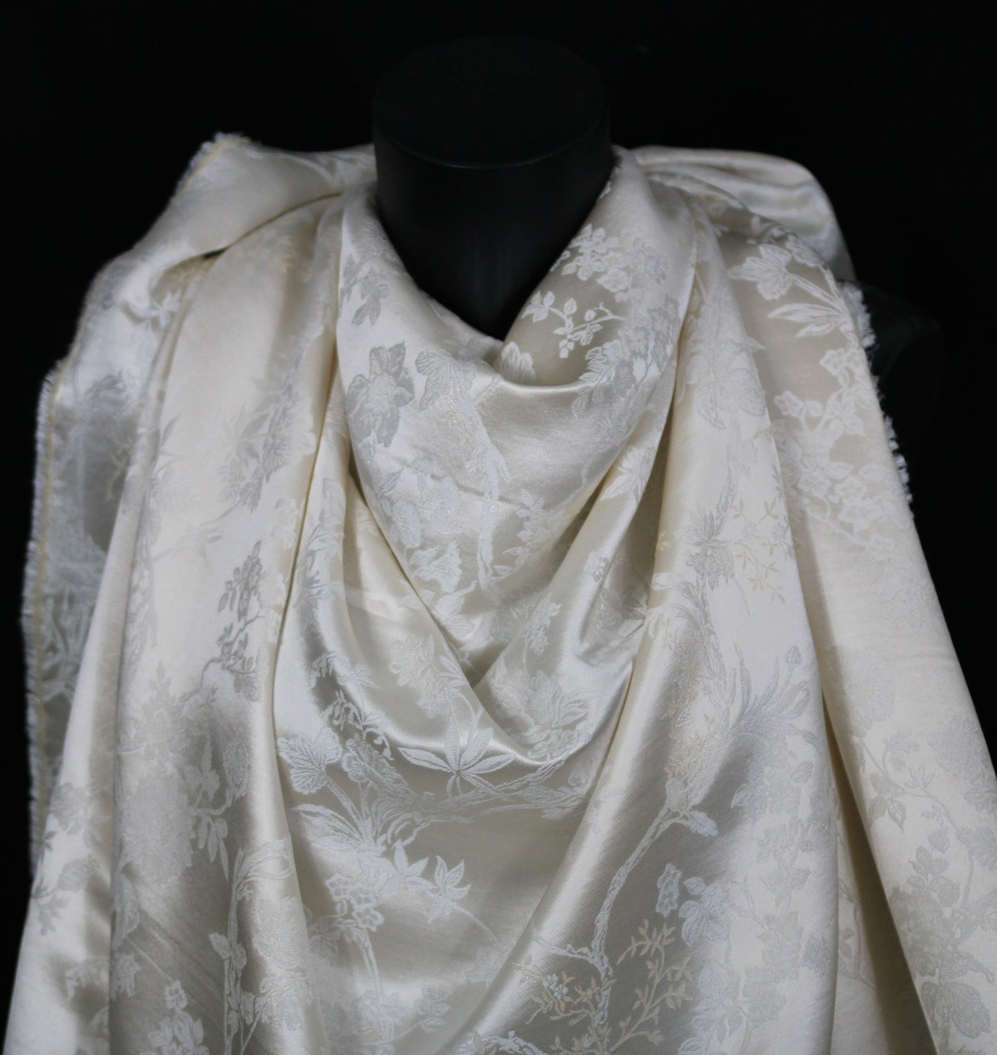 Tissu jacquard de soie - motif fleuri - écru - photo 3/4 | So Tissus