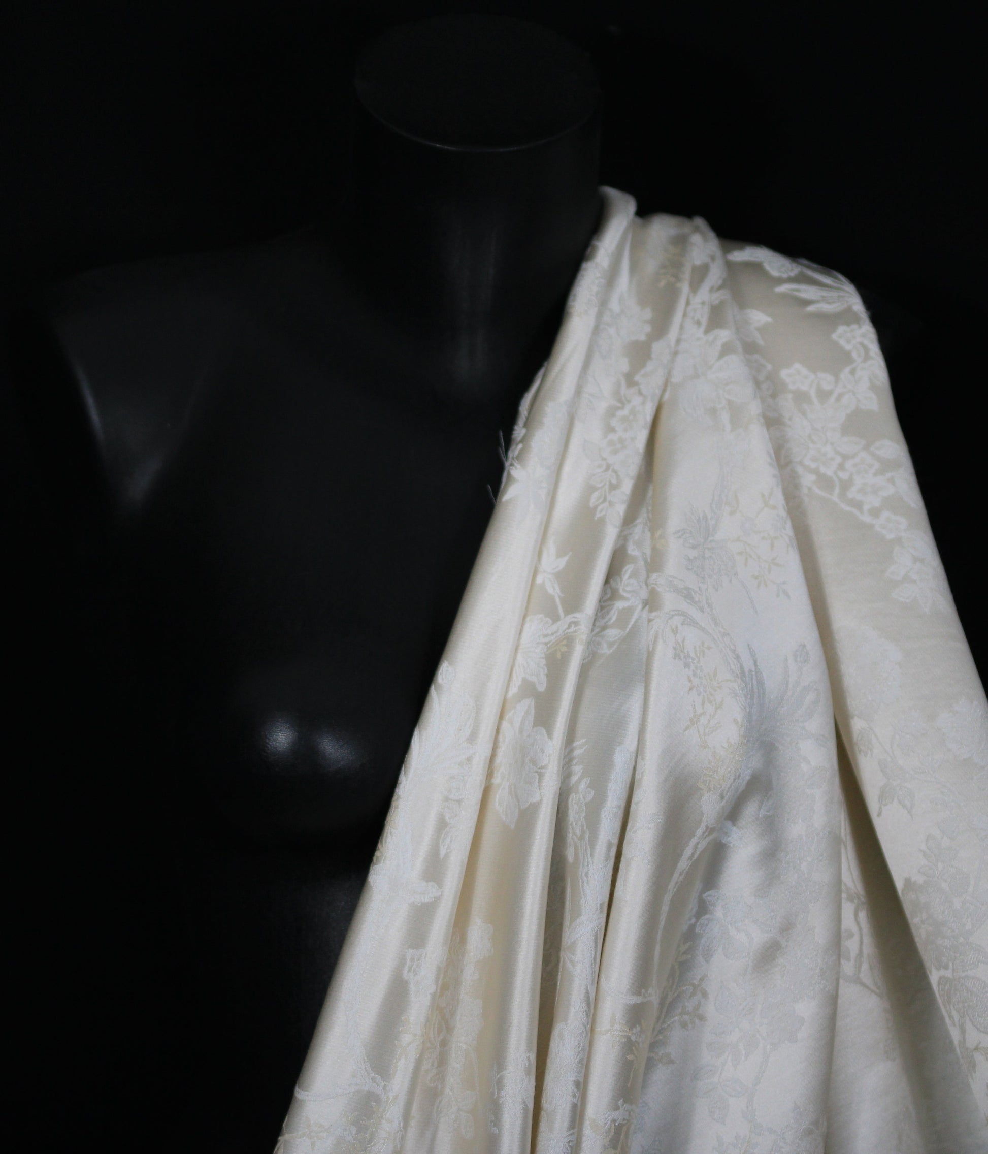 Tissu jacquard de soie - motif fleuri - écru - photo 4/4 | So Tissus