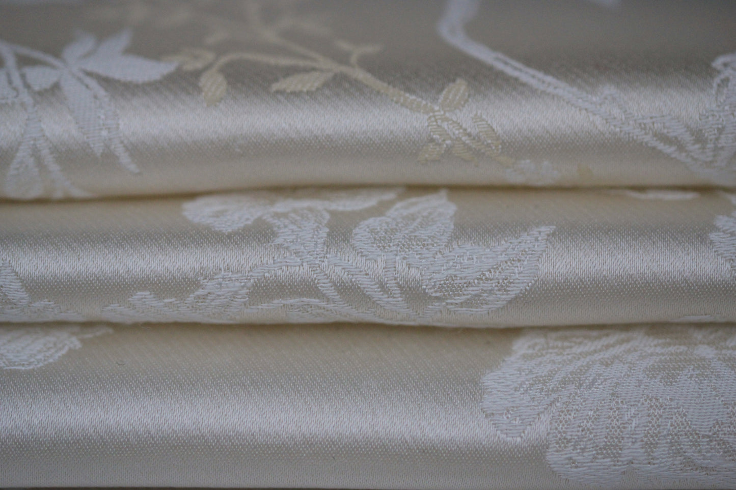 Tissu jacquard de soie - motif fleuri - écru - photo 2/4 | So Tissus