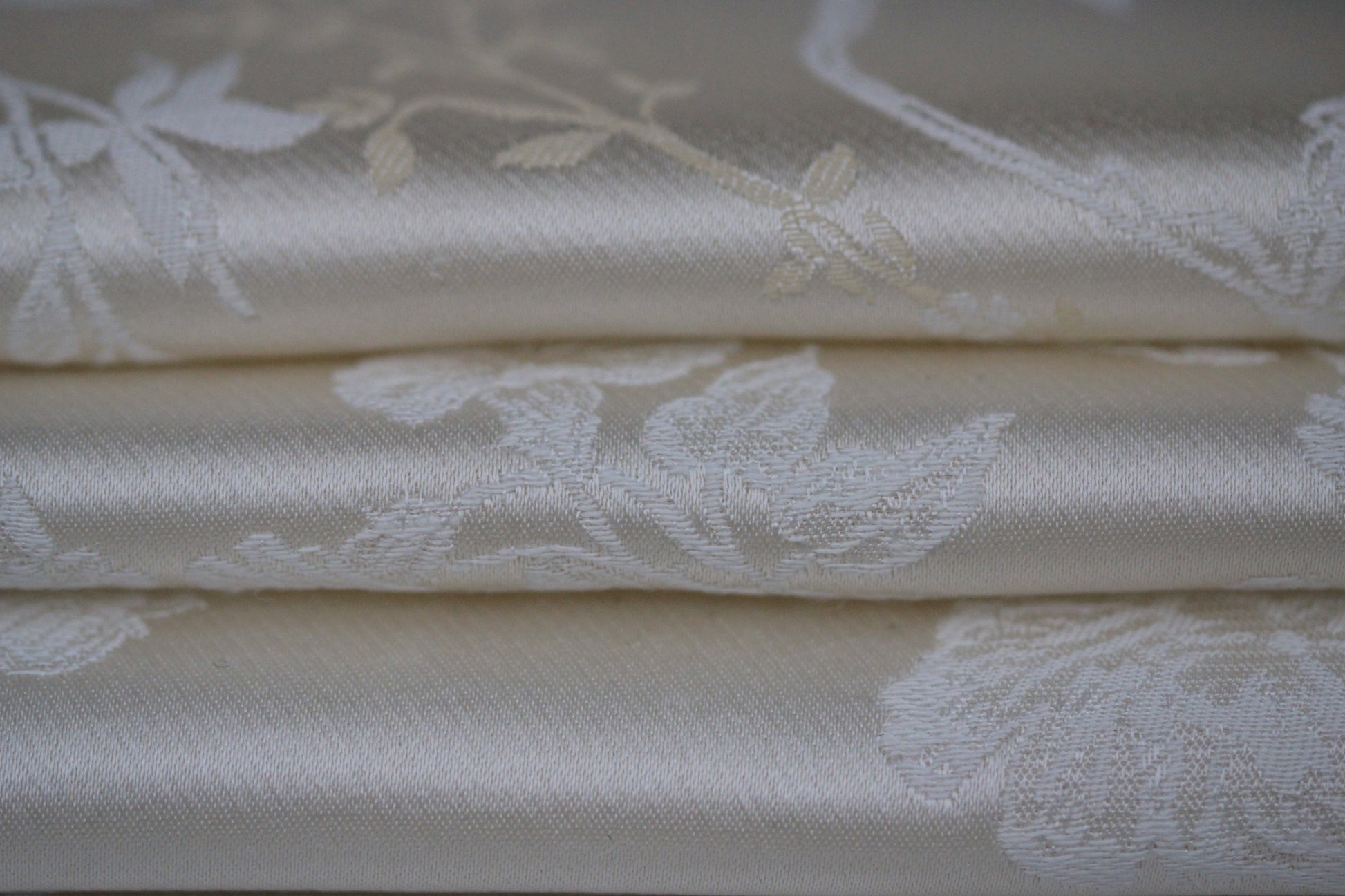 Tissu jacquard de soie - motif fleuri - écru - photo 2/4 | So Tissus