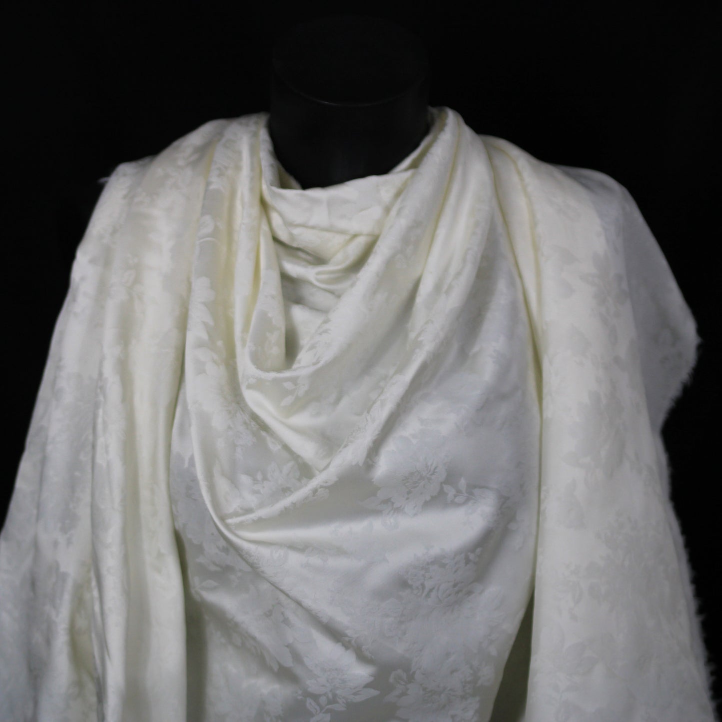 Tissu jacquard viscose - motif fleuri - ivoire - photo 4/4 | So Tissus