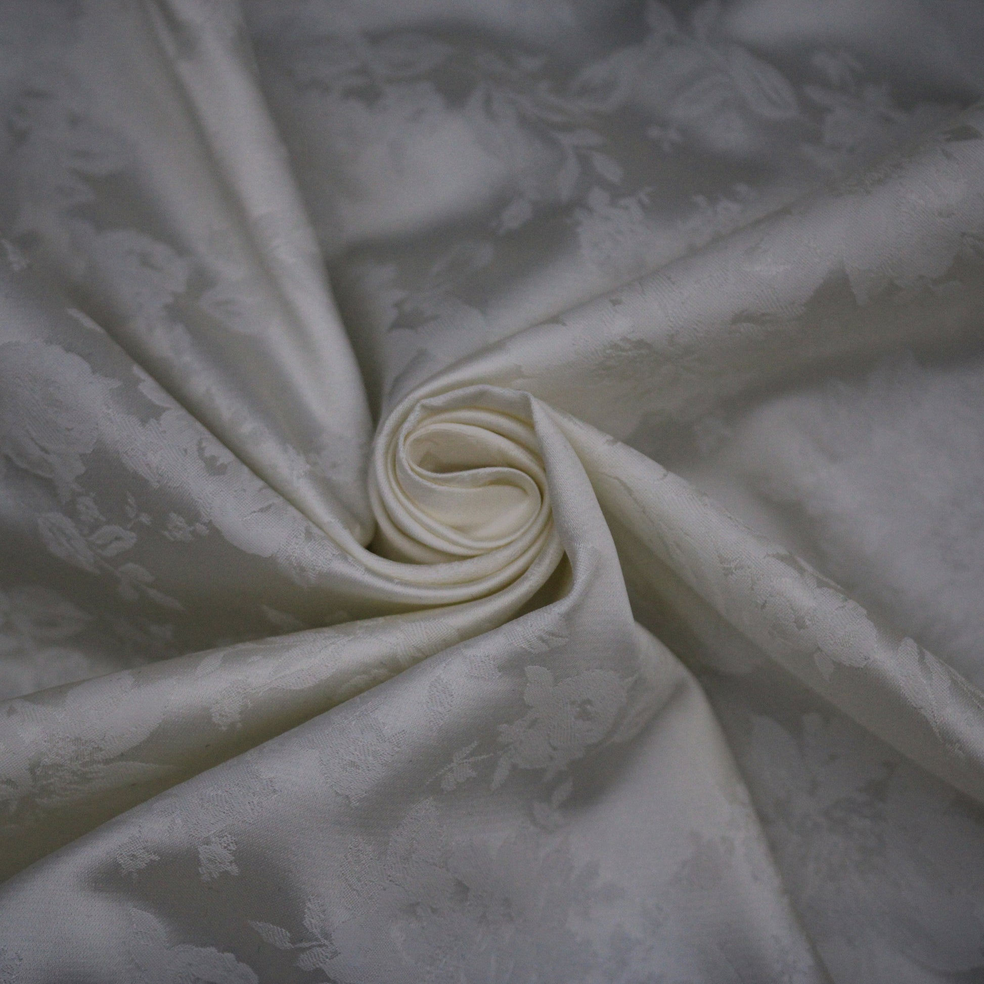 Tissu jacquard viscose - motif fleuri - ivoire - photo 1/4 | So Tissus