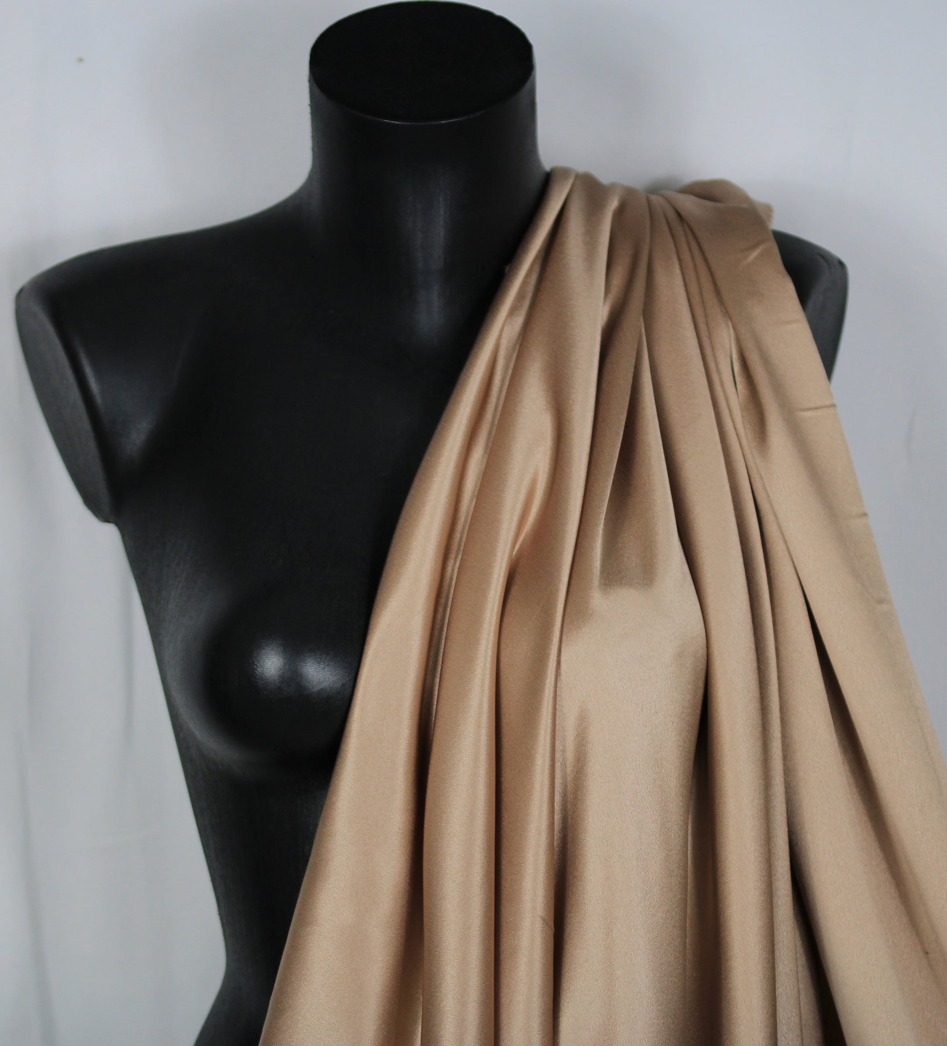 Tissu satin de soie - rose des sables - photo 4/4 | So Tissus