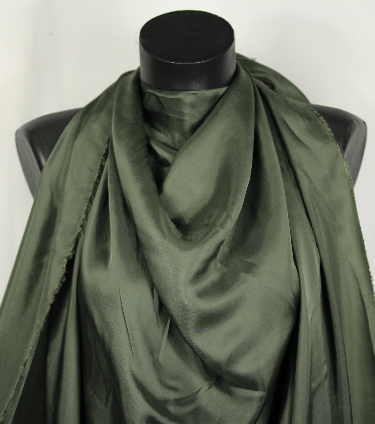 Tissu twill cupro - kaki - photo 3/4 | So Tissus