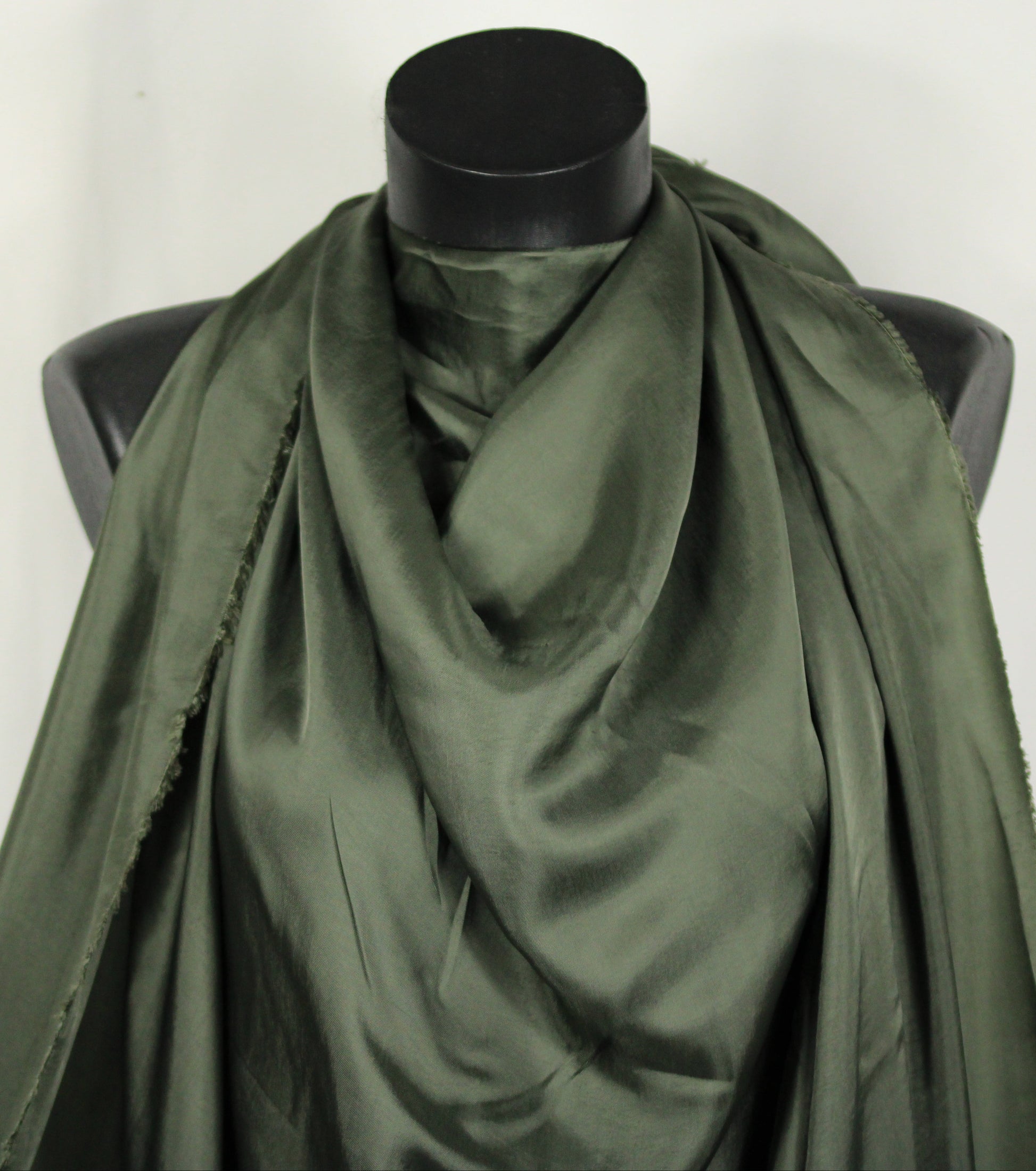 Tissu twill cupro - kaki - photo 3/4 | So Tissus