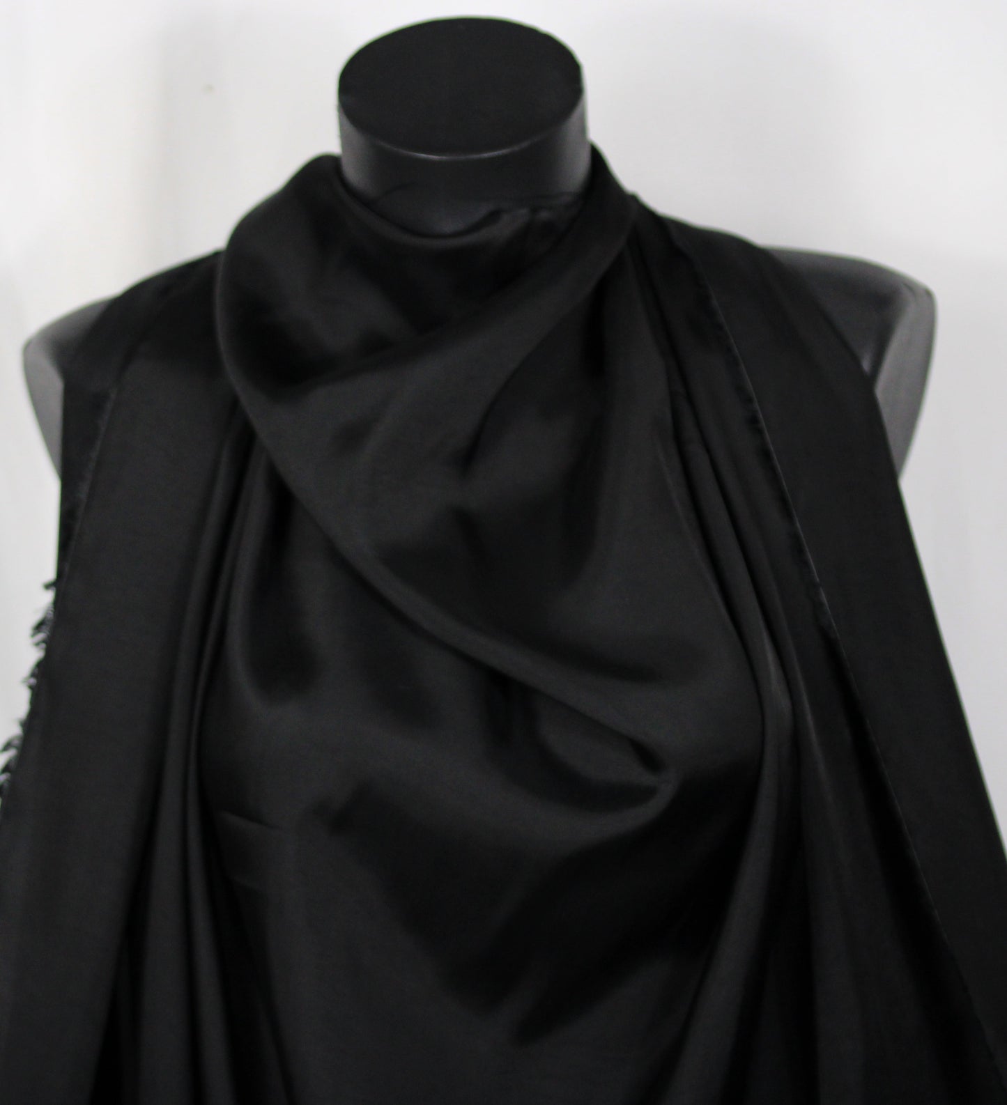 Tissu twill cupro - noir - photo 3/4 | So Tissus