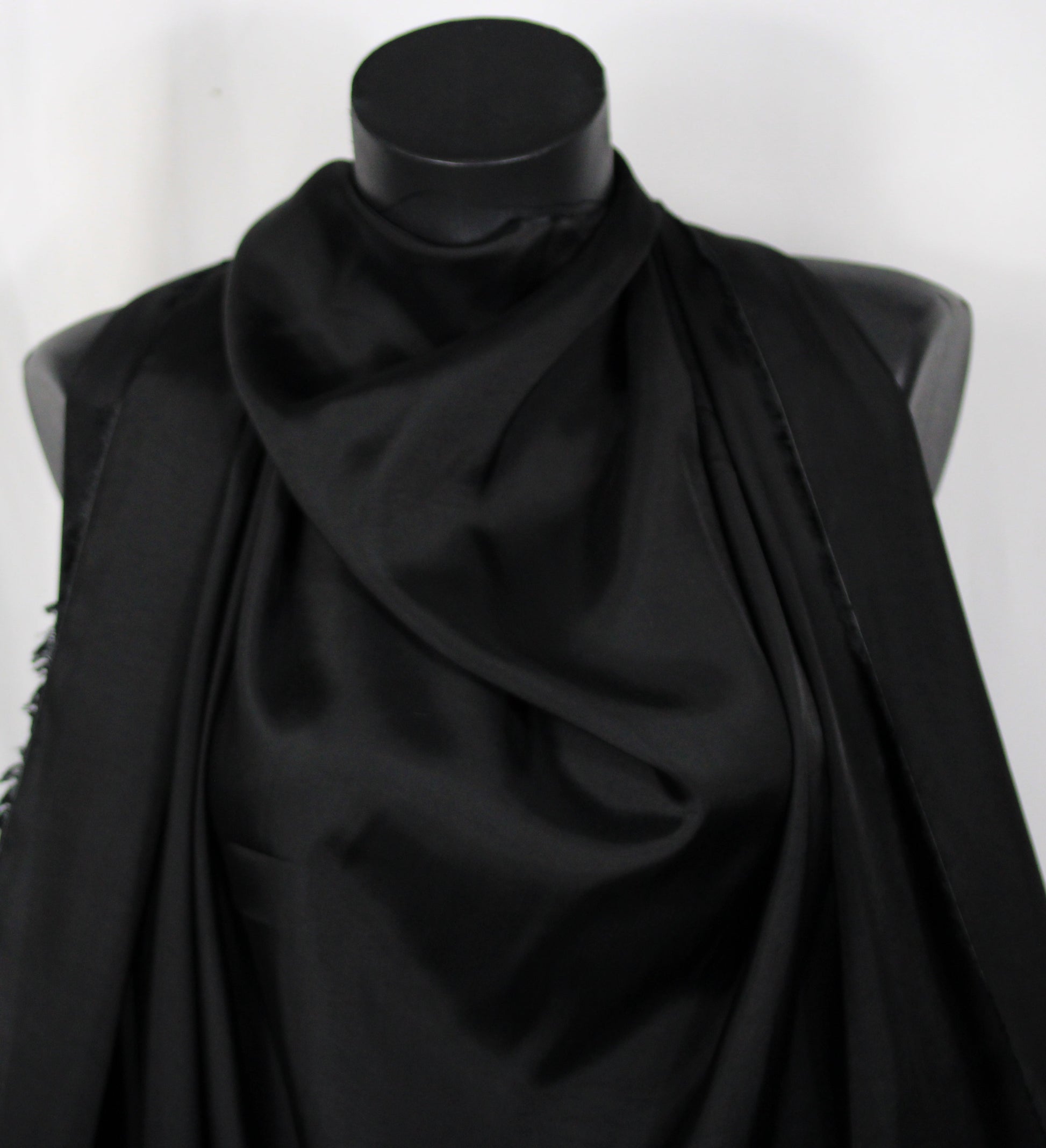 Tissu twill cupro - noir - photo 3/4 | So Tissus