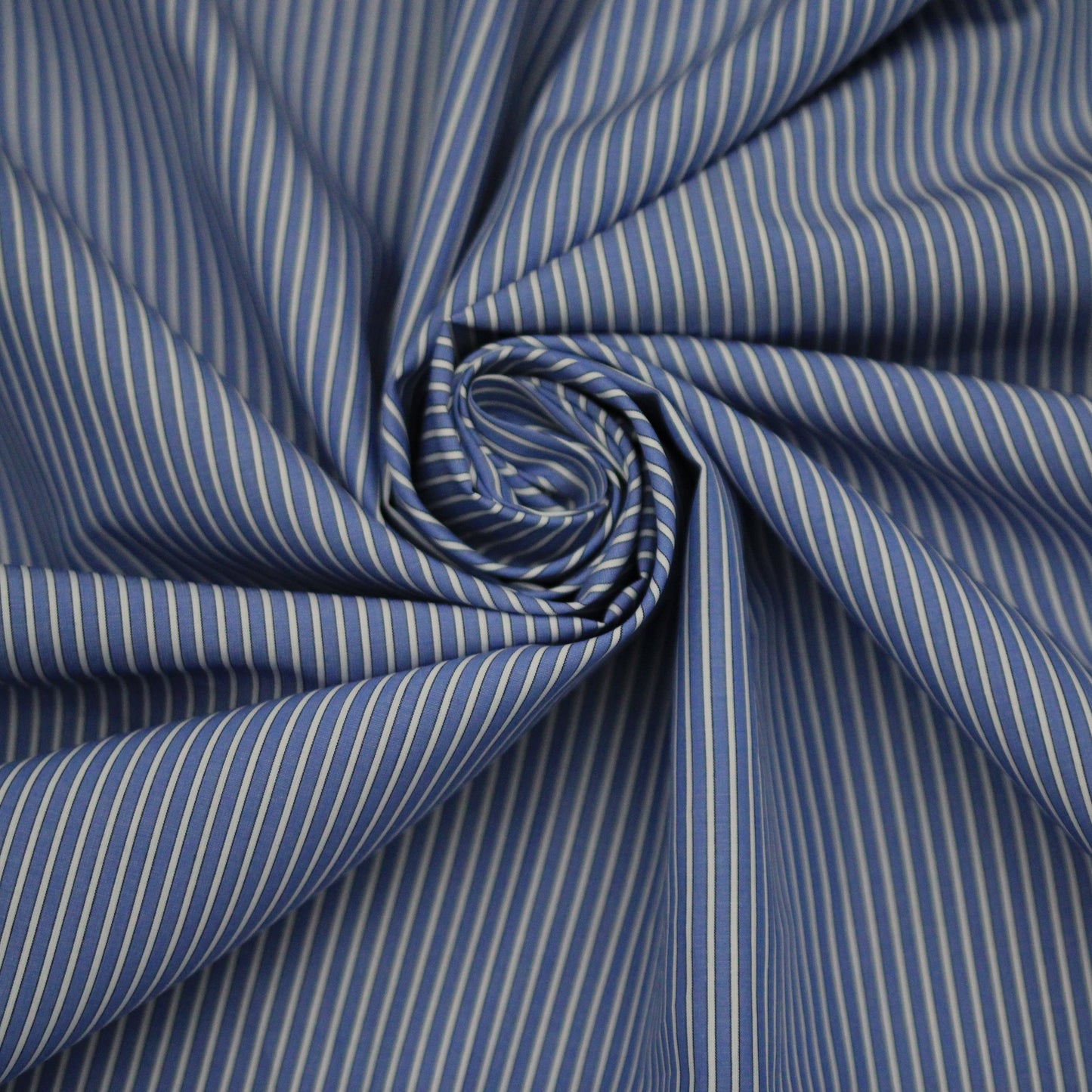 Tissu popeline de coton  prestige - à rayures - blanc et bleu ciel - photo 1/4 | So Tissus