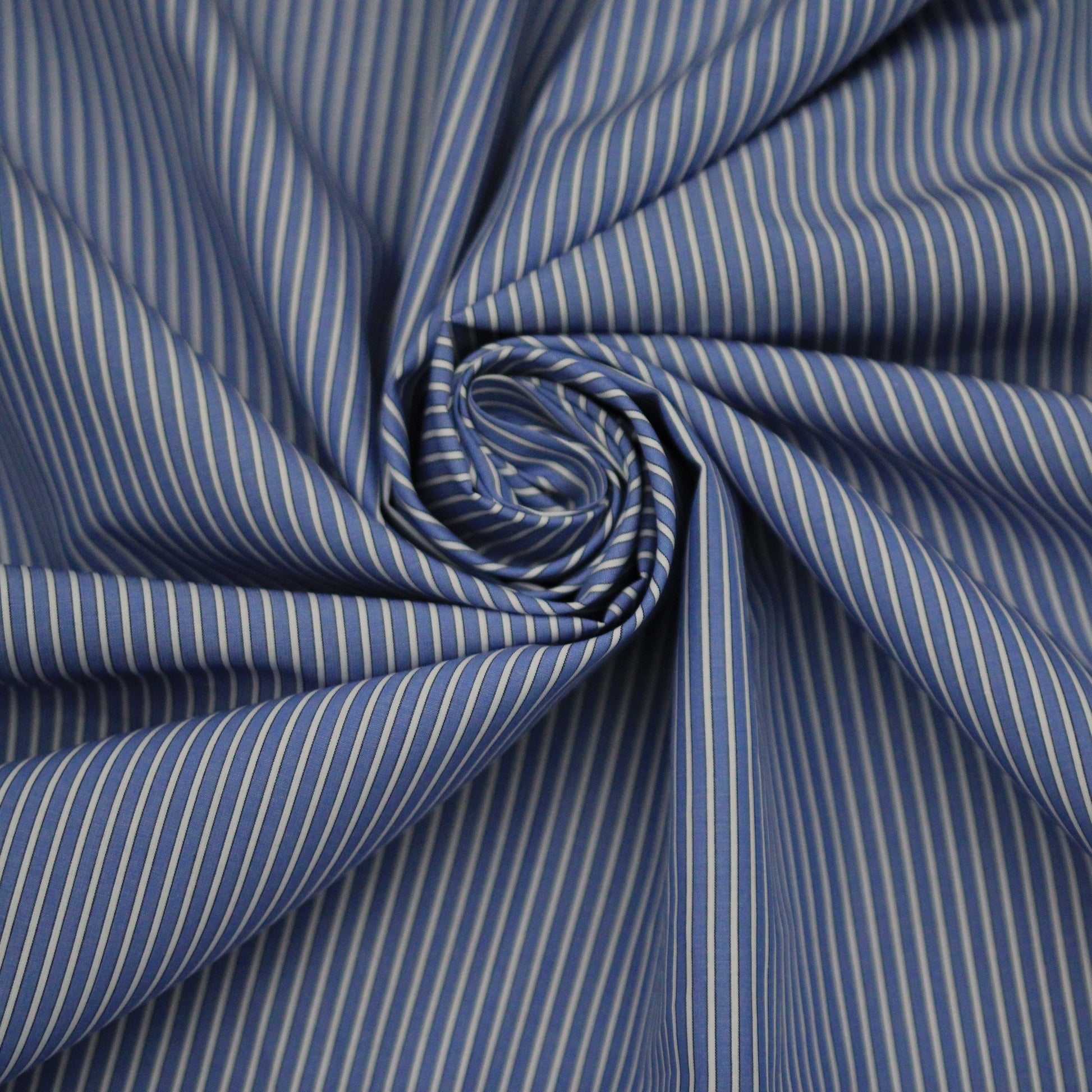Tissu popeline de coton  prestige - à rayures - blanc et bleu ciel - photo 1/4 | So Tissus