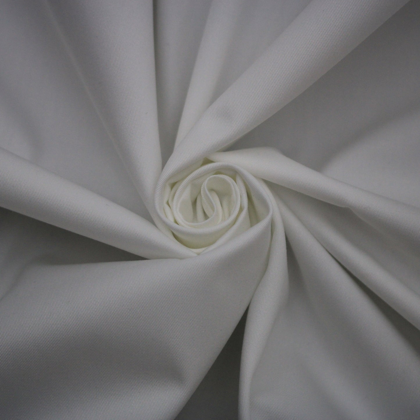 Tissu gabardine de coton prestige- blanc - photo 1/4 | So Tissus