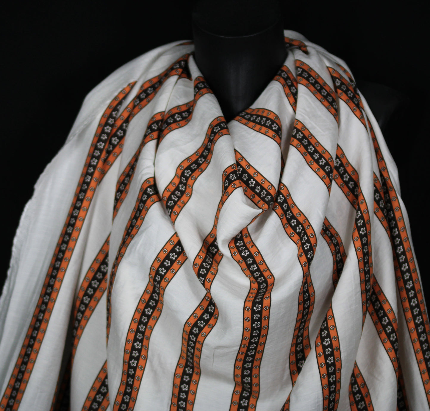 Tissu viscose - à rayures fleuri - blanc, marron et orangé - photo 4/5 | So Tissus