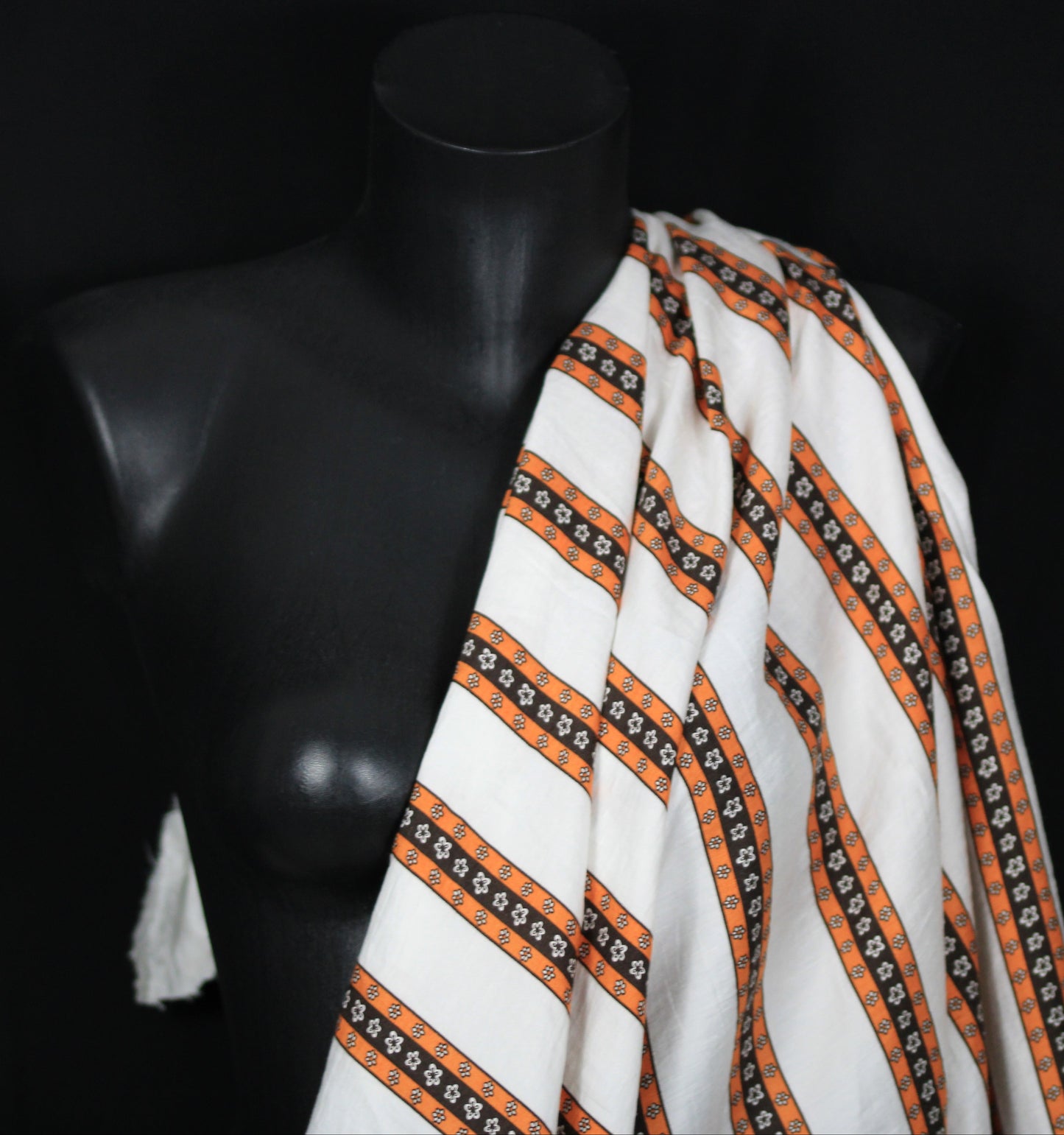 Tissu viscose - à rayures fleuri - blanc, marron et orangé - photo 3/5 | So Tissus