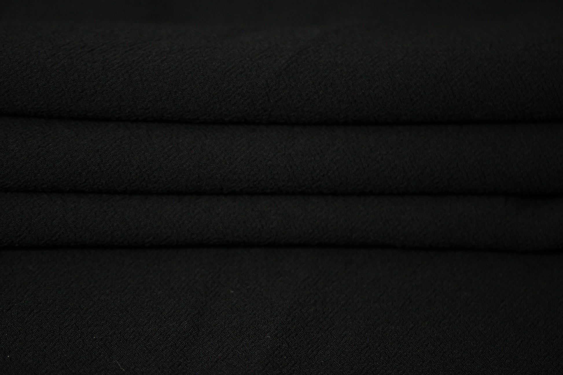 Tissu crêpe texturé - noir - photo 2/4 | So Tissus