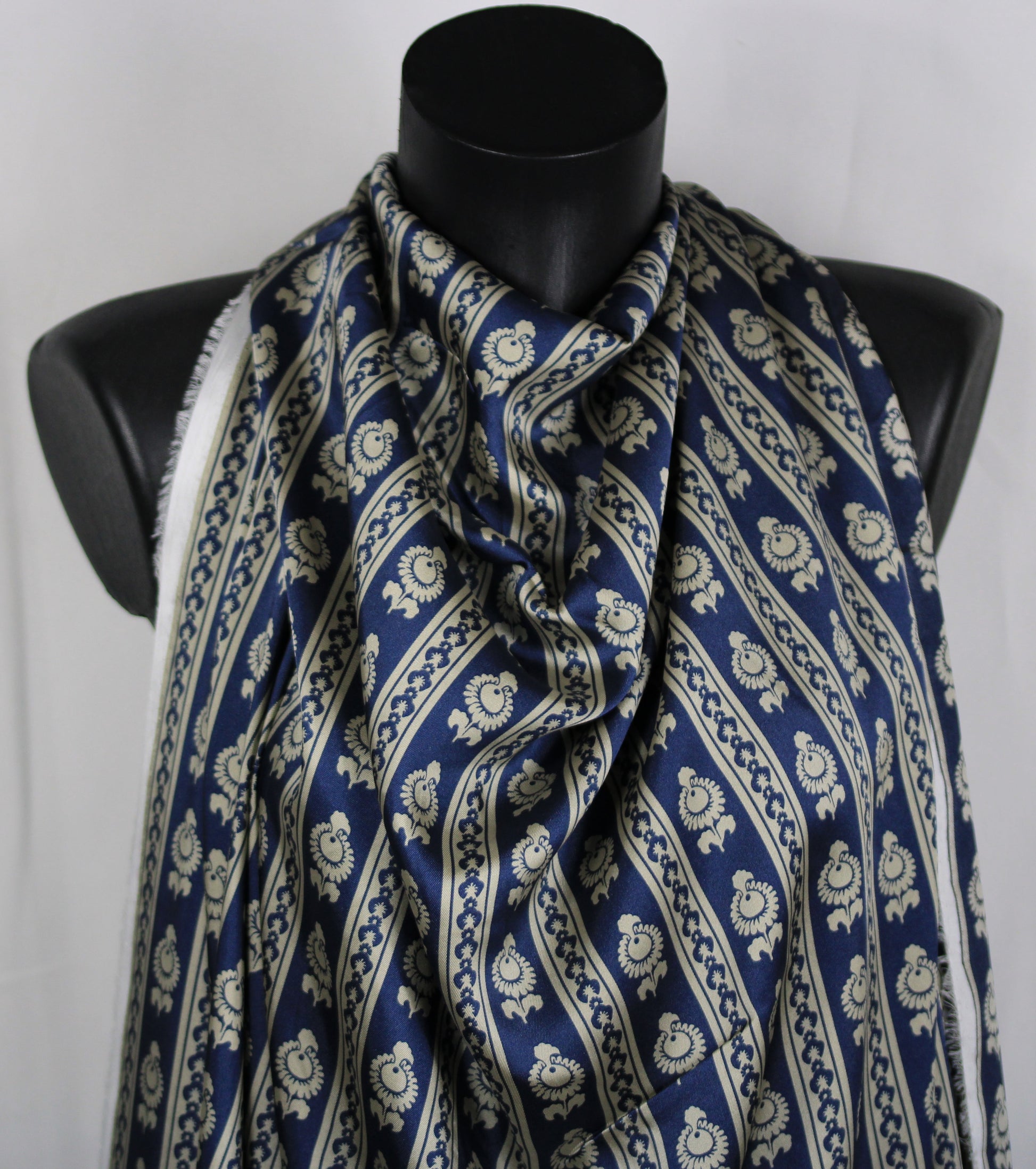 Tissu twill - imprimé linéaire - beige et bleu marine - photo 4/5 | So Tissus