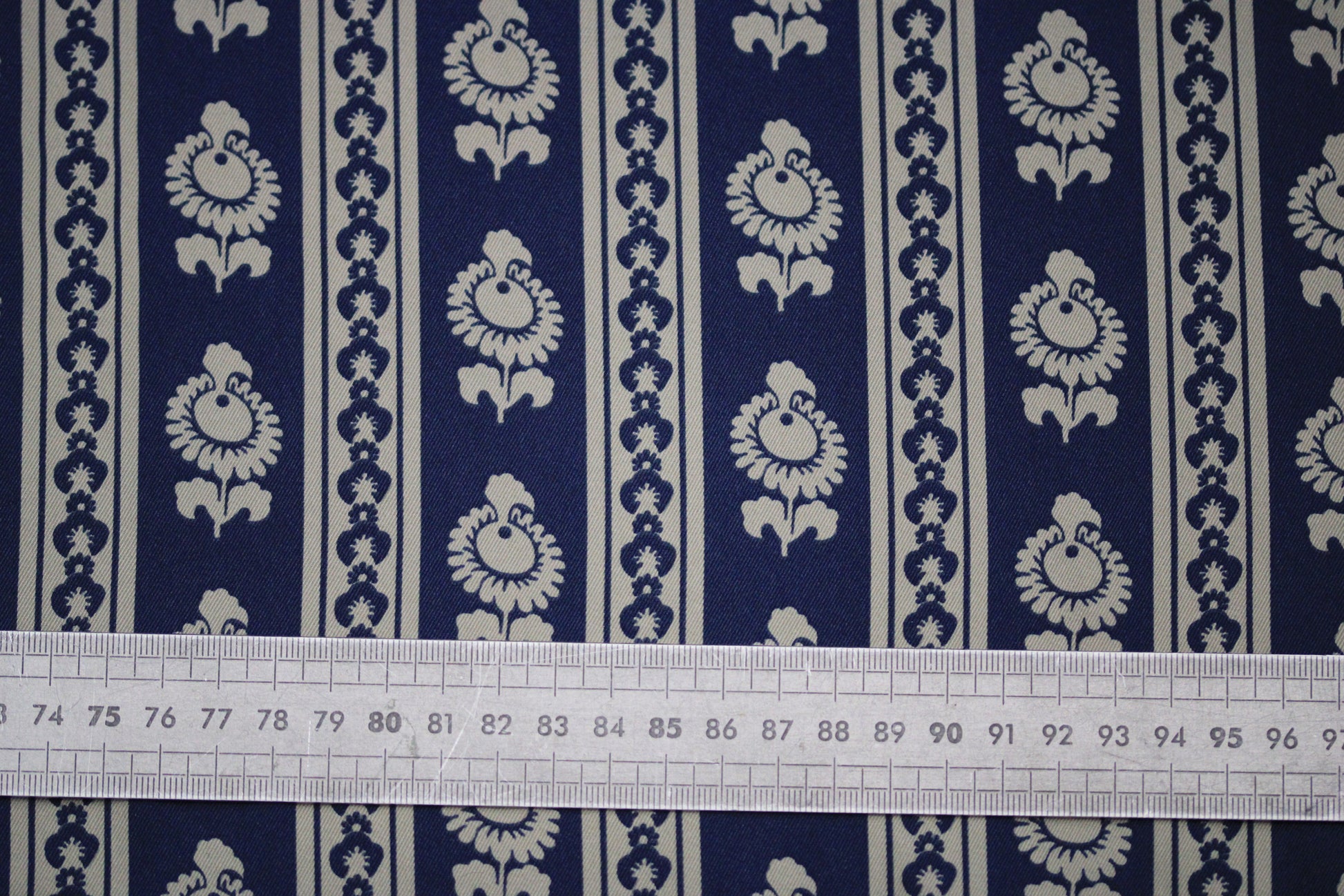 Tissu twill - imprimé linéaire - beige et bleu marine - photo 5/5 | So Tissus