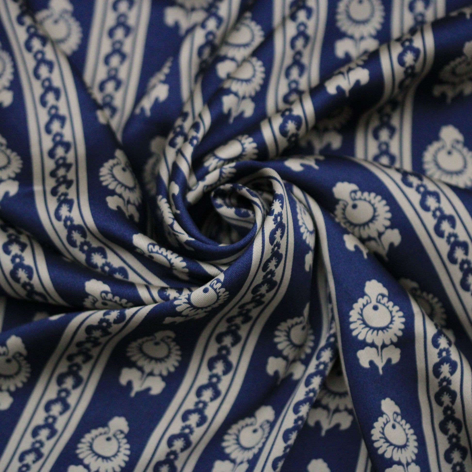 Tissu twill - imprimé linéaire - beige et bleu marine - photo 1/5 | So Tissus