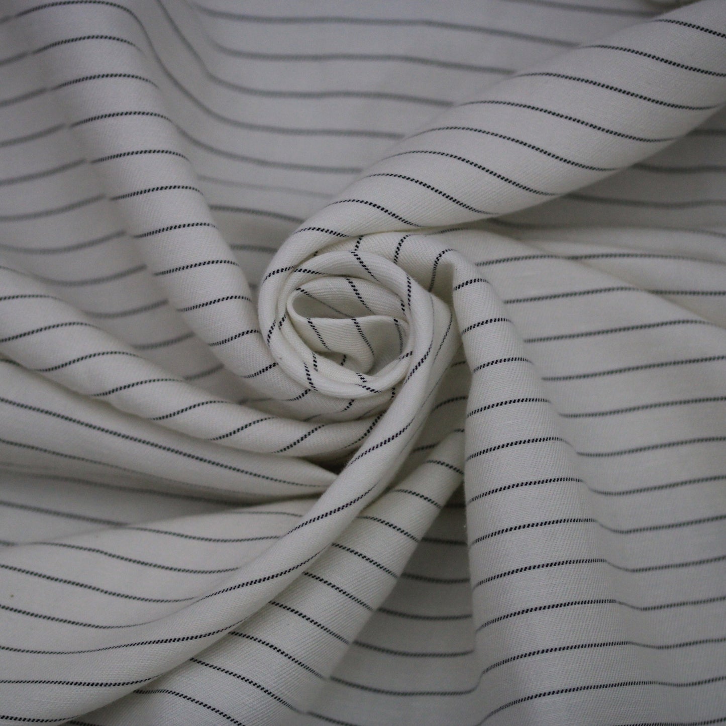 Tissu twill coton et lin -à rayures large - blanc et noir - photo 1/5 | So Tissus