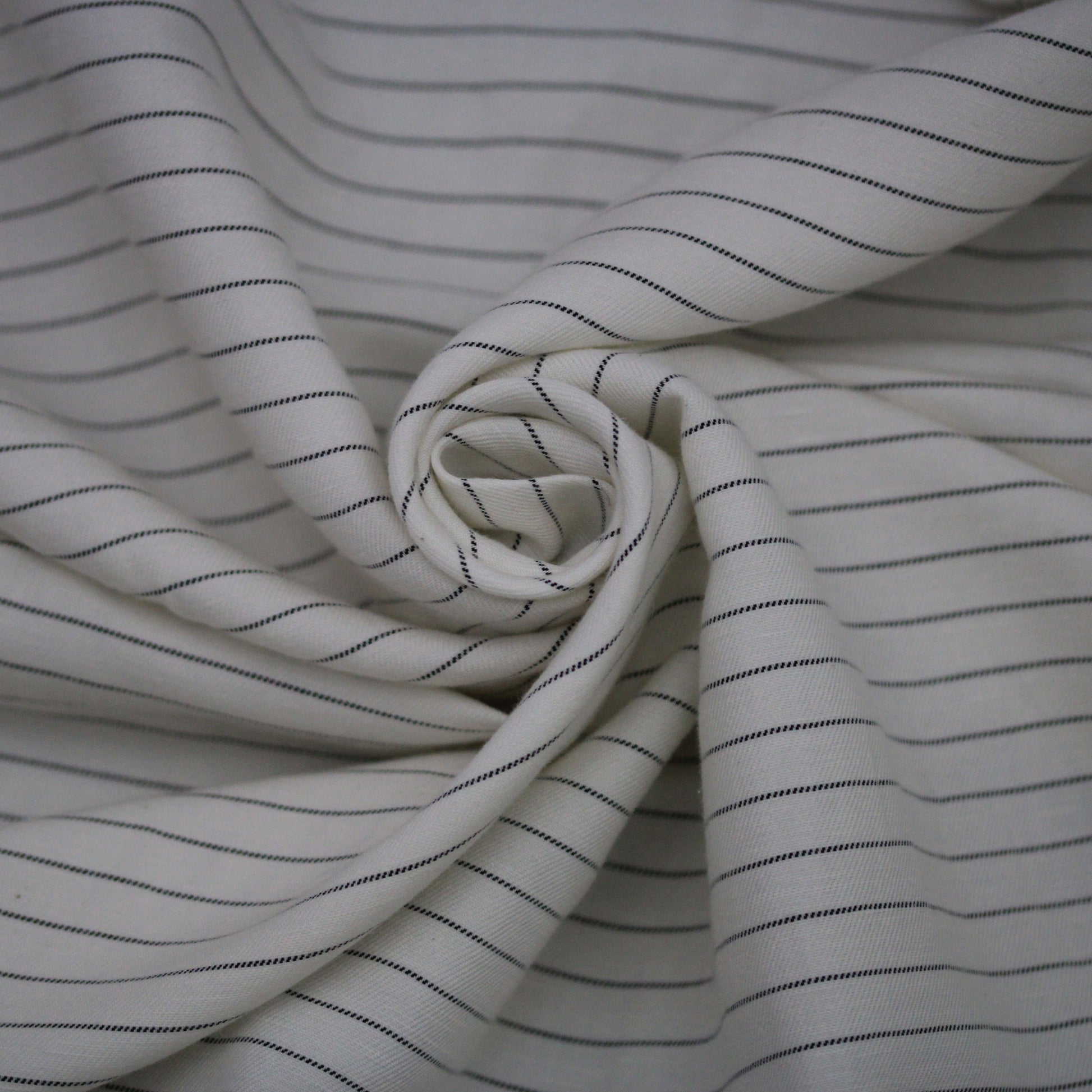 Tissu twill coton et lin -à rayures large - blanc et noir - photo 1/5 | So Tissus