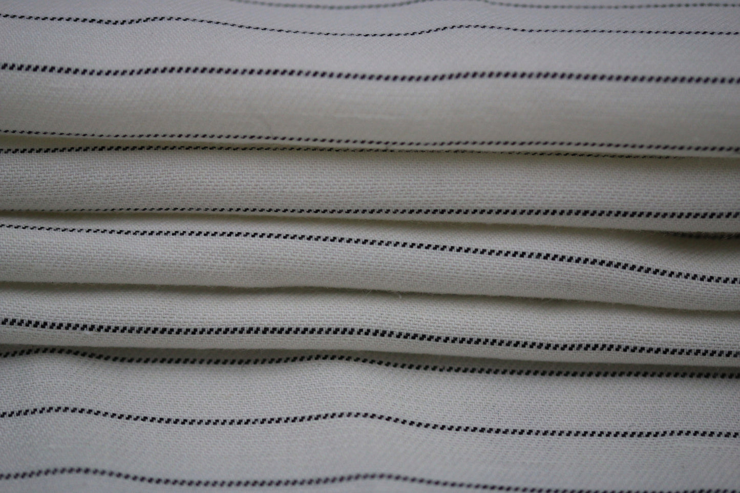 Tissu twill coton et lin -à rayures large - blanc et noir - photo 2/5 | So Tissus
