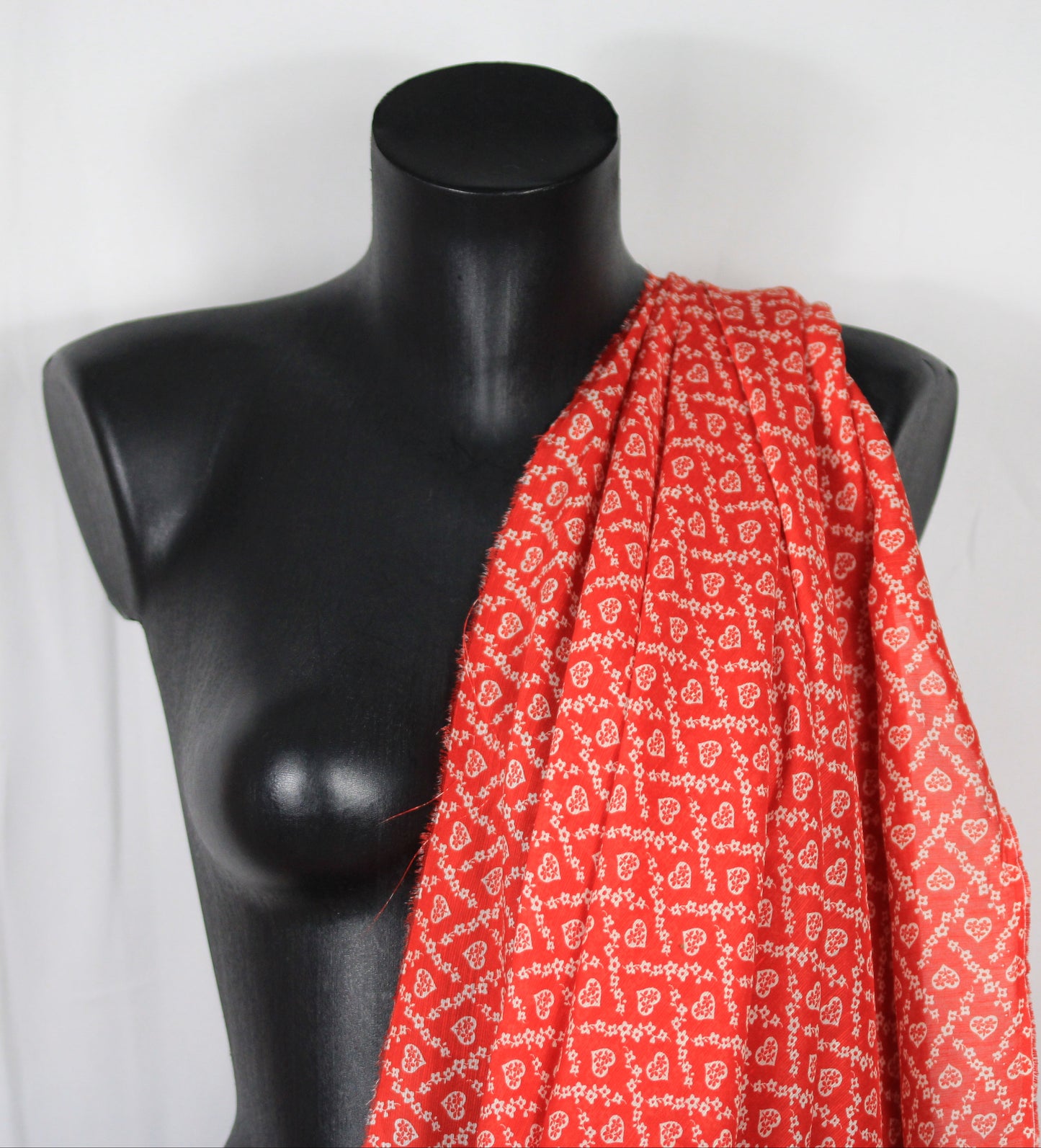 Tissu lin viscose - imprimé coeur fleuri - rouge et blanc - photo 4/5 | So Tissus