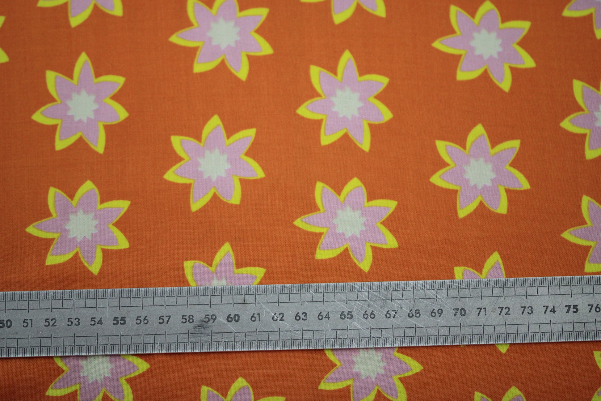 Tissu viscose - imprimé fleur étoilé - orange, rose et jaune - photo 5/5 | So Tissus