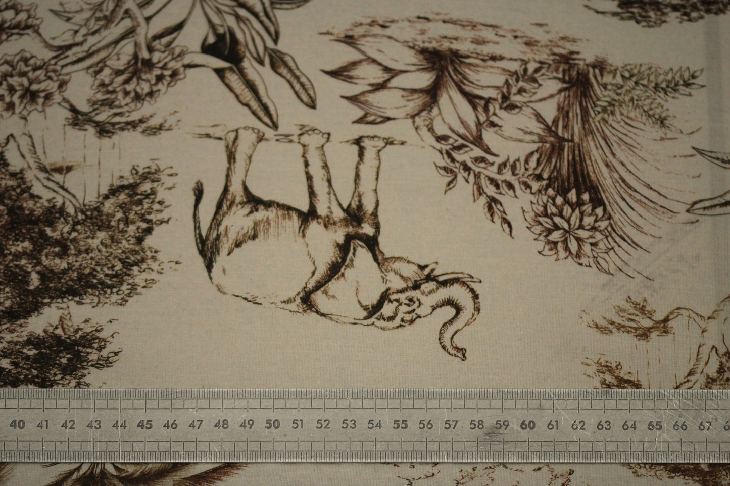 Tissu voile coton viscose - imprimé toile de jouy - écru et marron