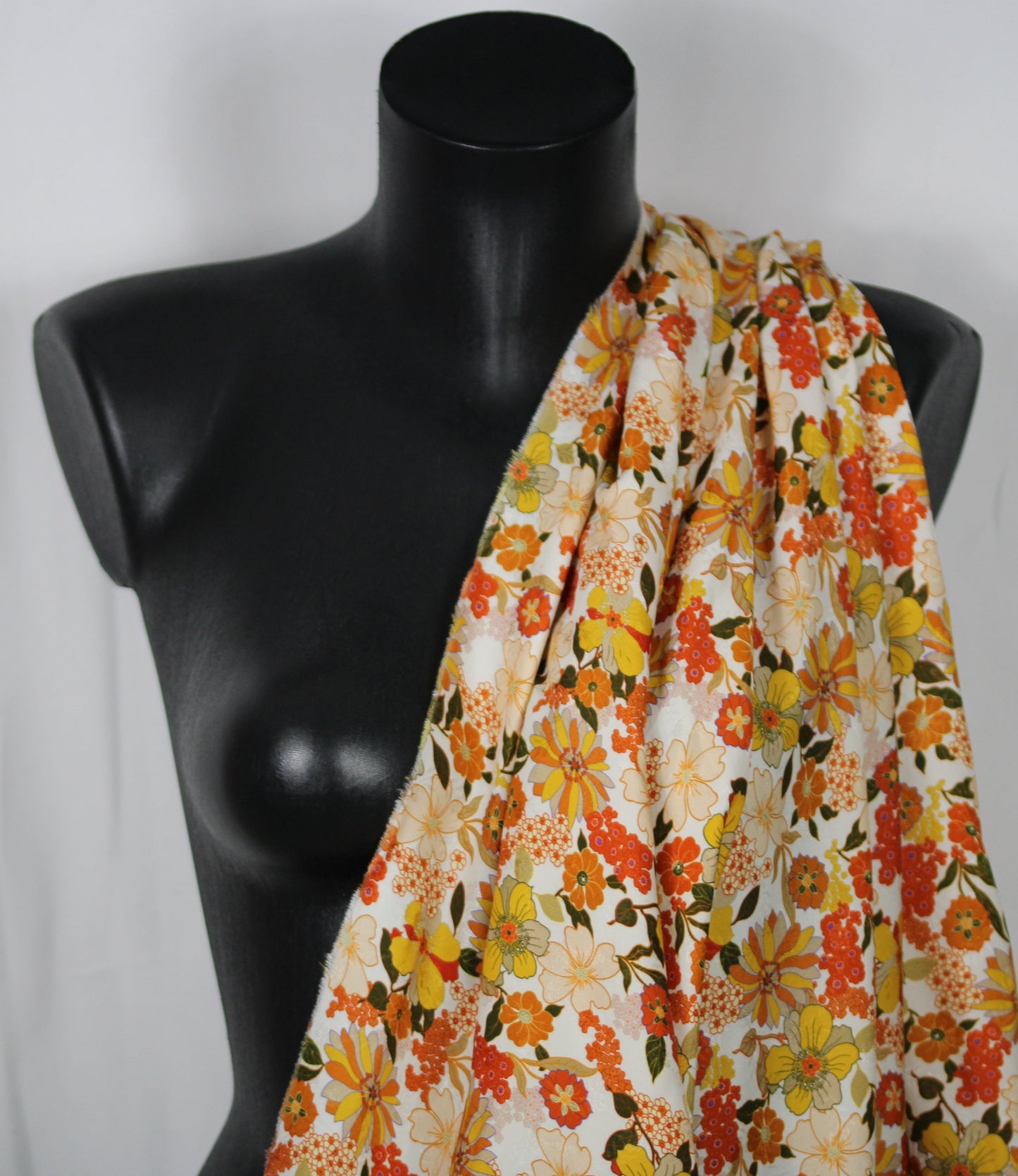 Tissu viscose - imprimé fleuri -  ton orangé