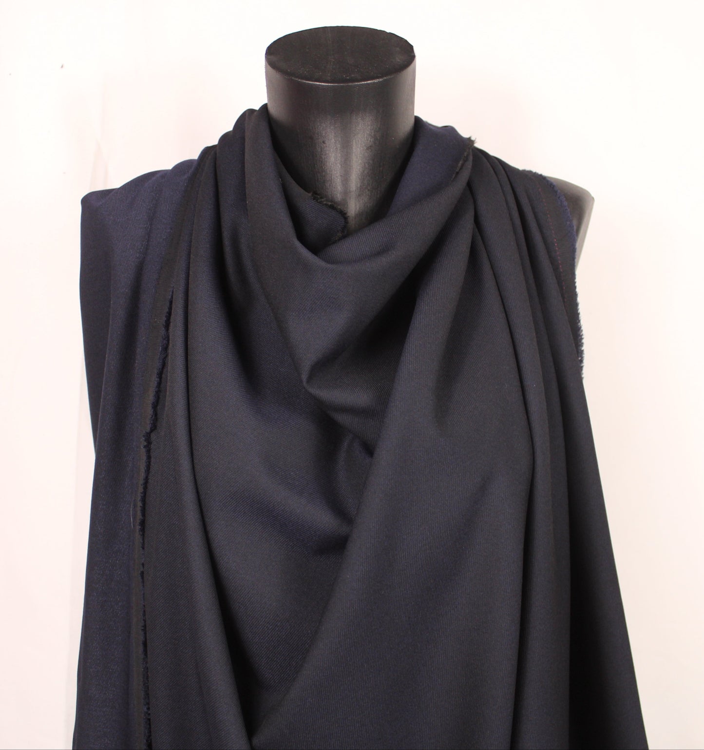 Tissu sergé viscose - bleu marine - photo 3/3 | So Tissus