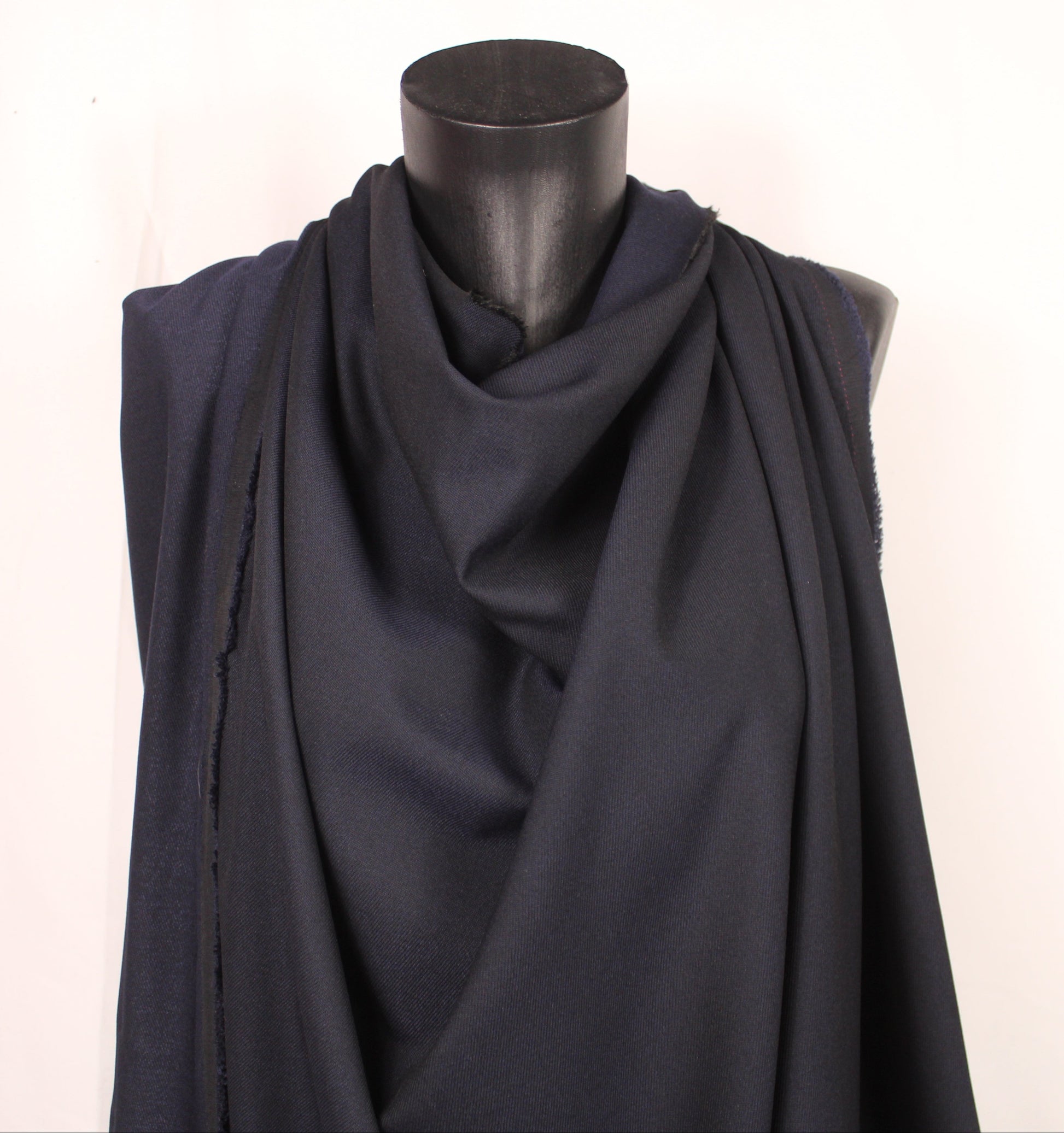 Tissu sergé viscose - bleu marine - photo 3/3 | So Tissus