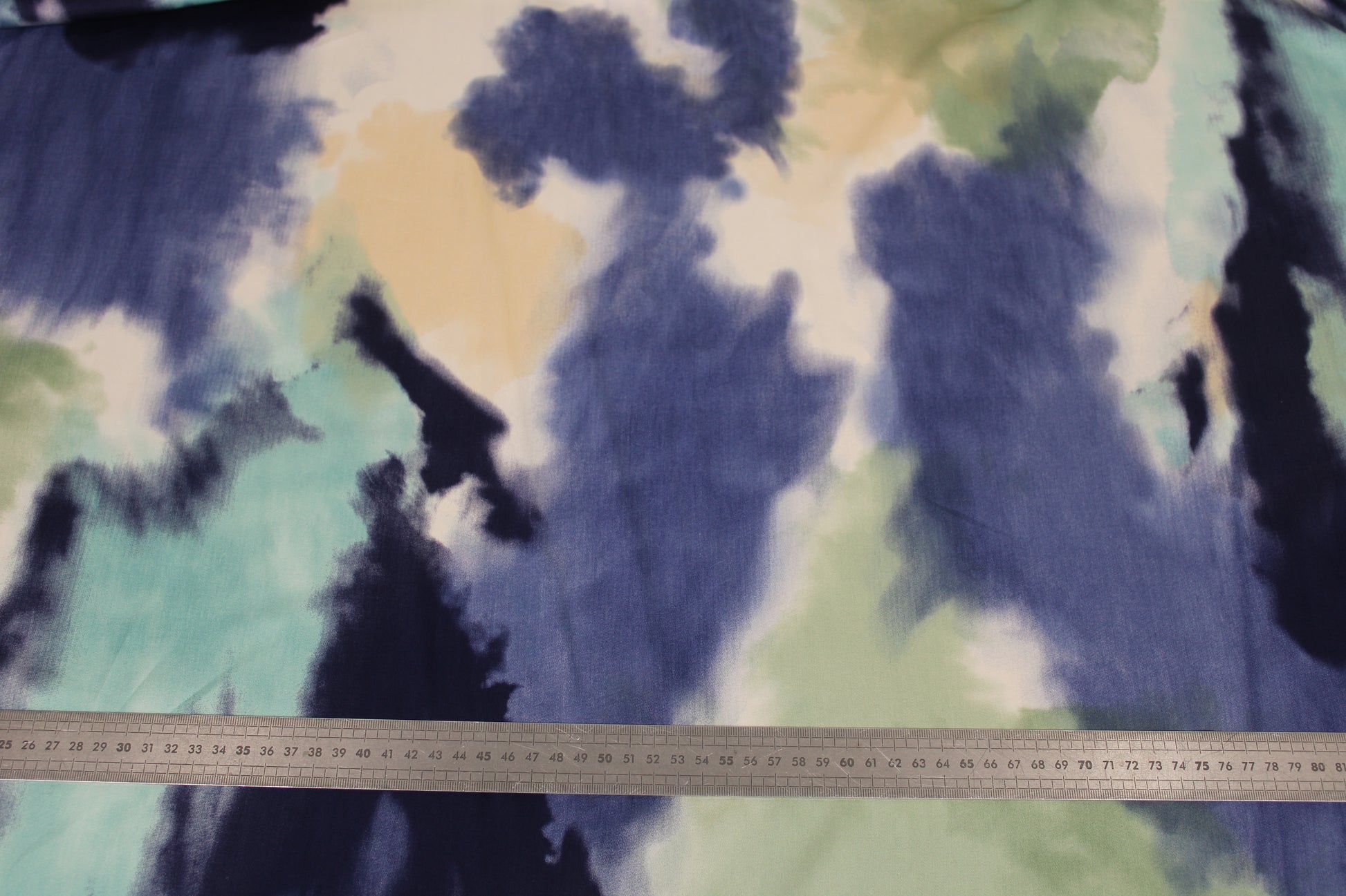Tissu satin de viscose - imprimé tie and dye - ton vert et bleu - photo 5/5 | So Tissus