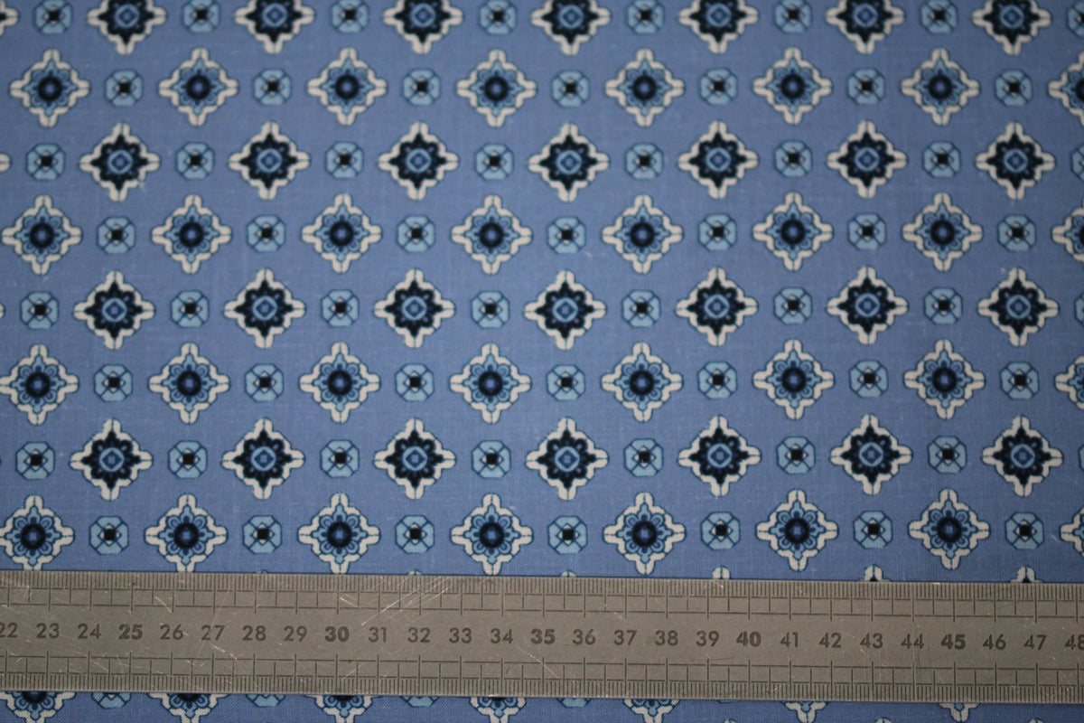 Tissu viscose - effet lin - imprimé baroque - ton bleu ciel