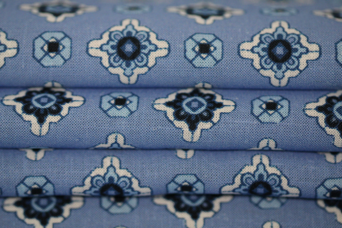 Tissu viscose - effet lin - imprimé baroque - ton bleu ciel