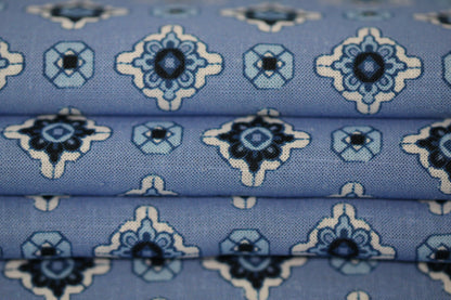 Tissu viscose - effet lin - imprimé baroque - ton bleu ciel
