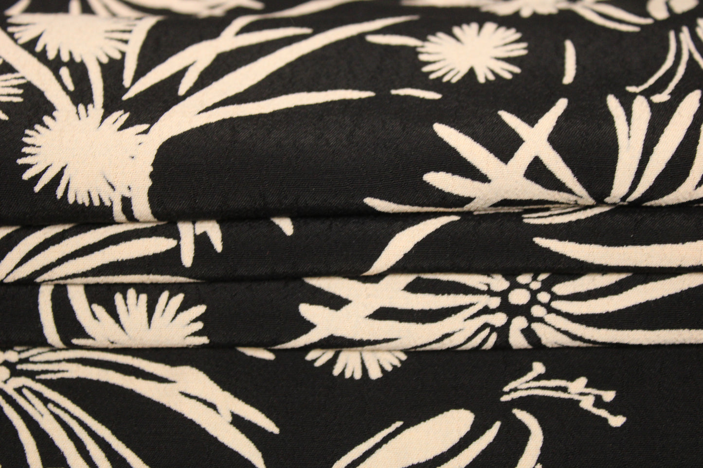 Tissu crêpe viscose - imprimé feu d'artifice - beige et noir - photo 2/5 | So Tissus