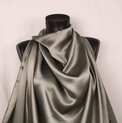 Tissu satin de soie - gris - photo 4/4 | So Tissus