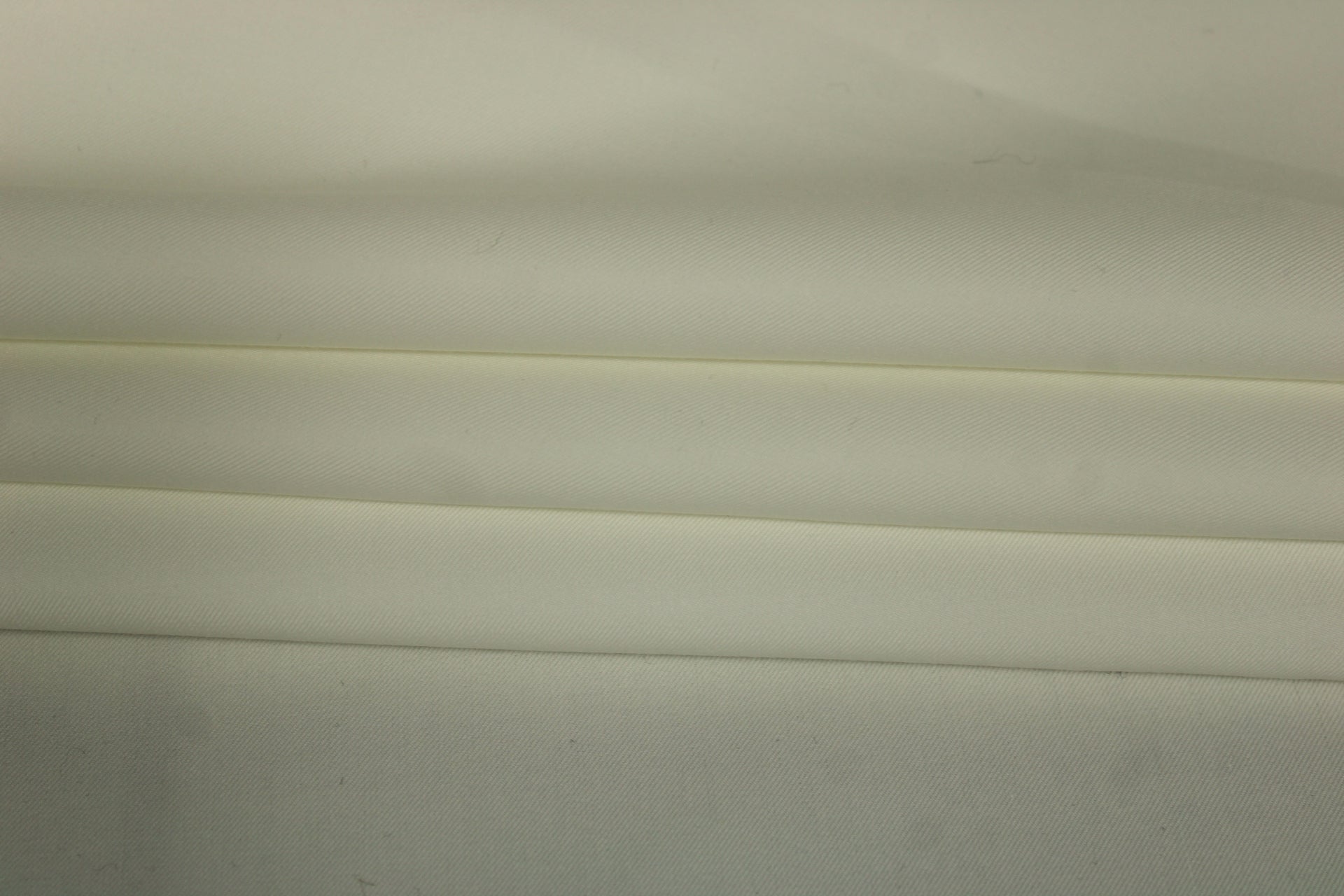 Tissu gabardine fine de coton - imperméable - blanc - photo 2/4 | So Tissus
